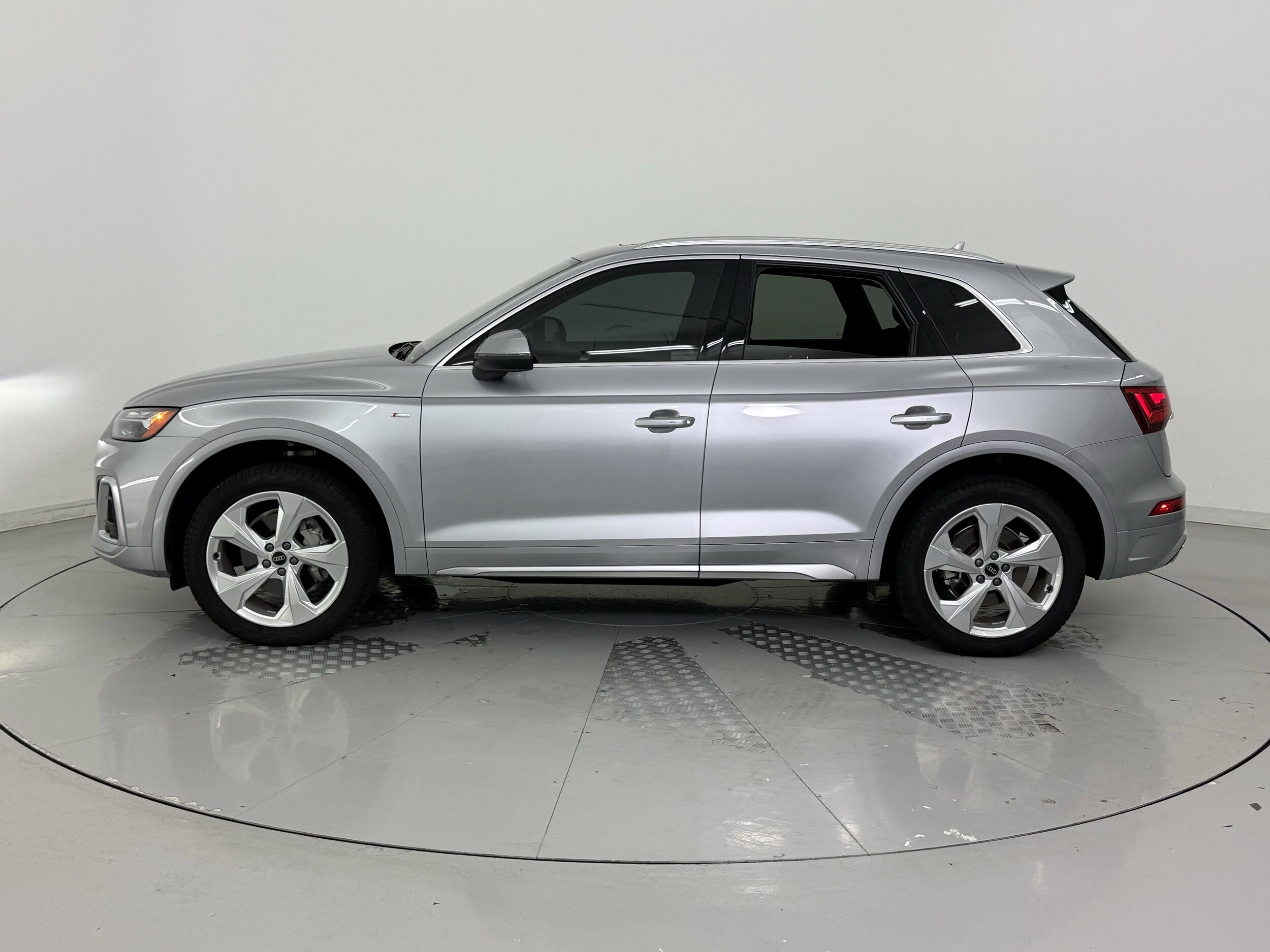 2025 Audi Q5 S line Premium Plus photo 2