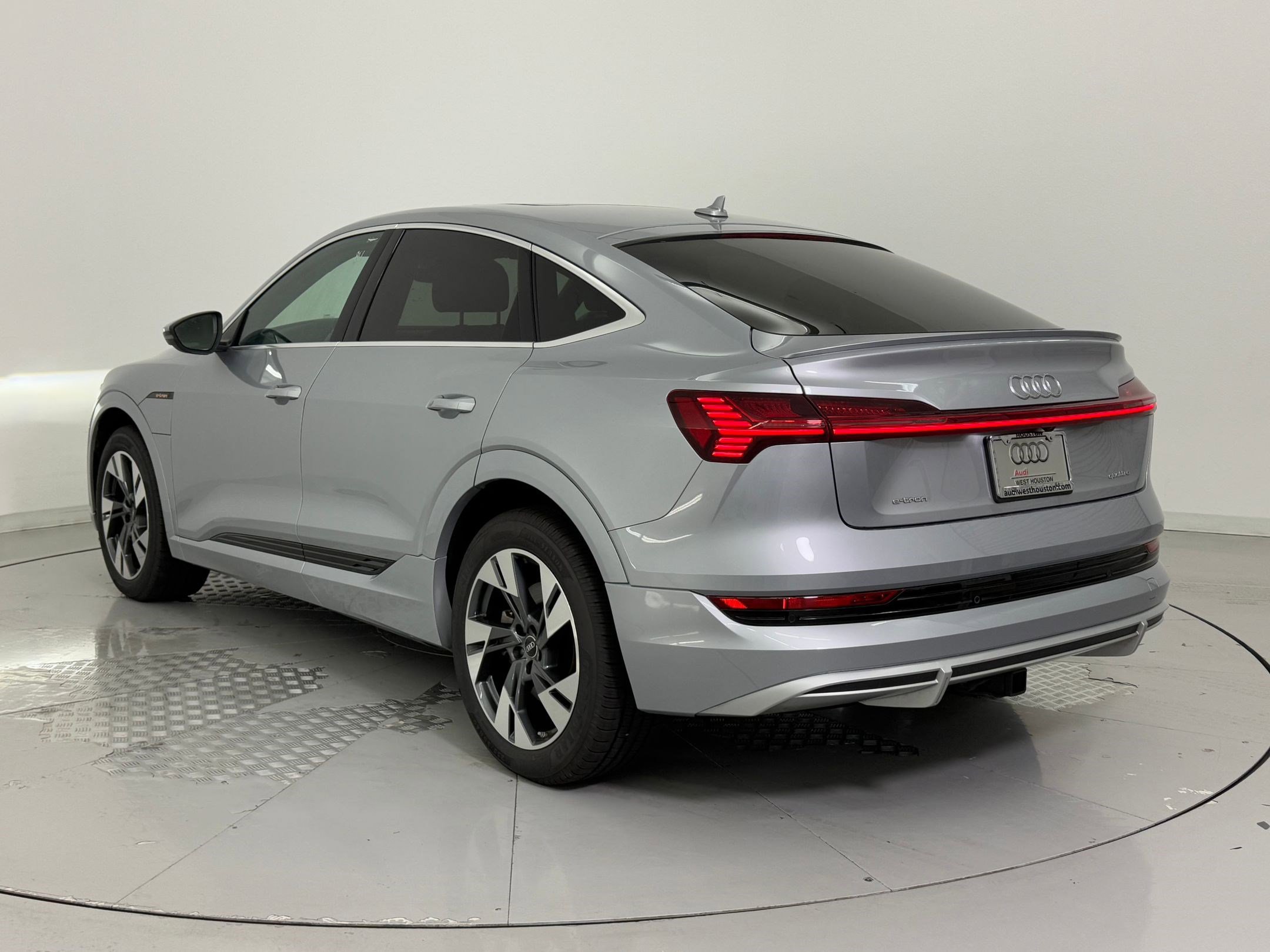 2022 Audi e-tron Sportback S line Premium photo 2