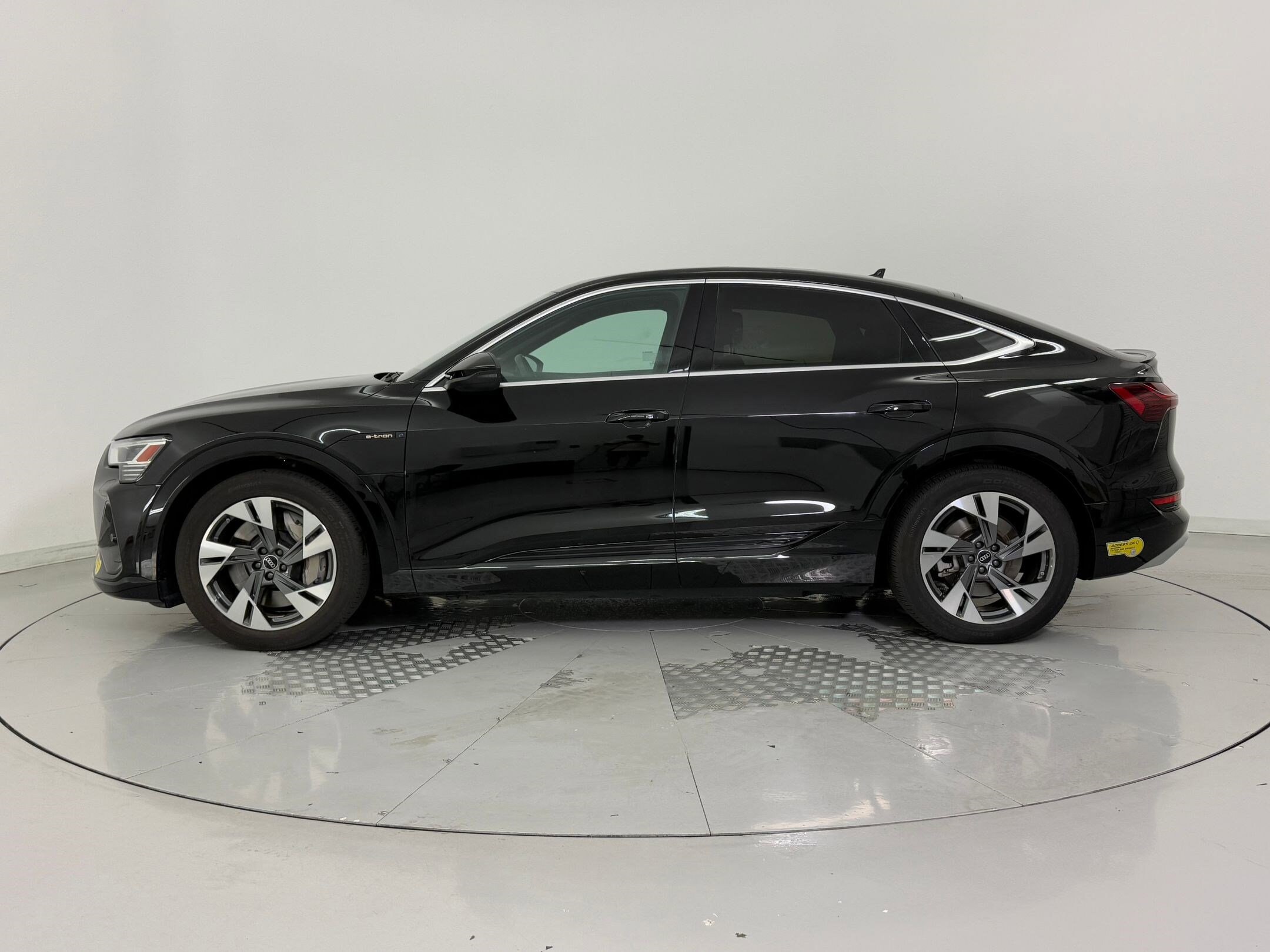 2022 Audi e-tron Sportback S line Premium photo 2