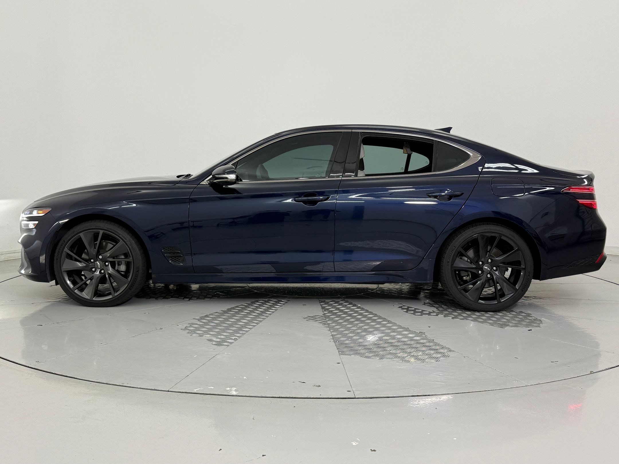 2023 Genesis G70 2.0T photo 2