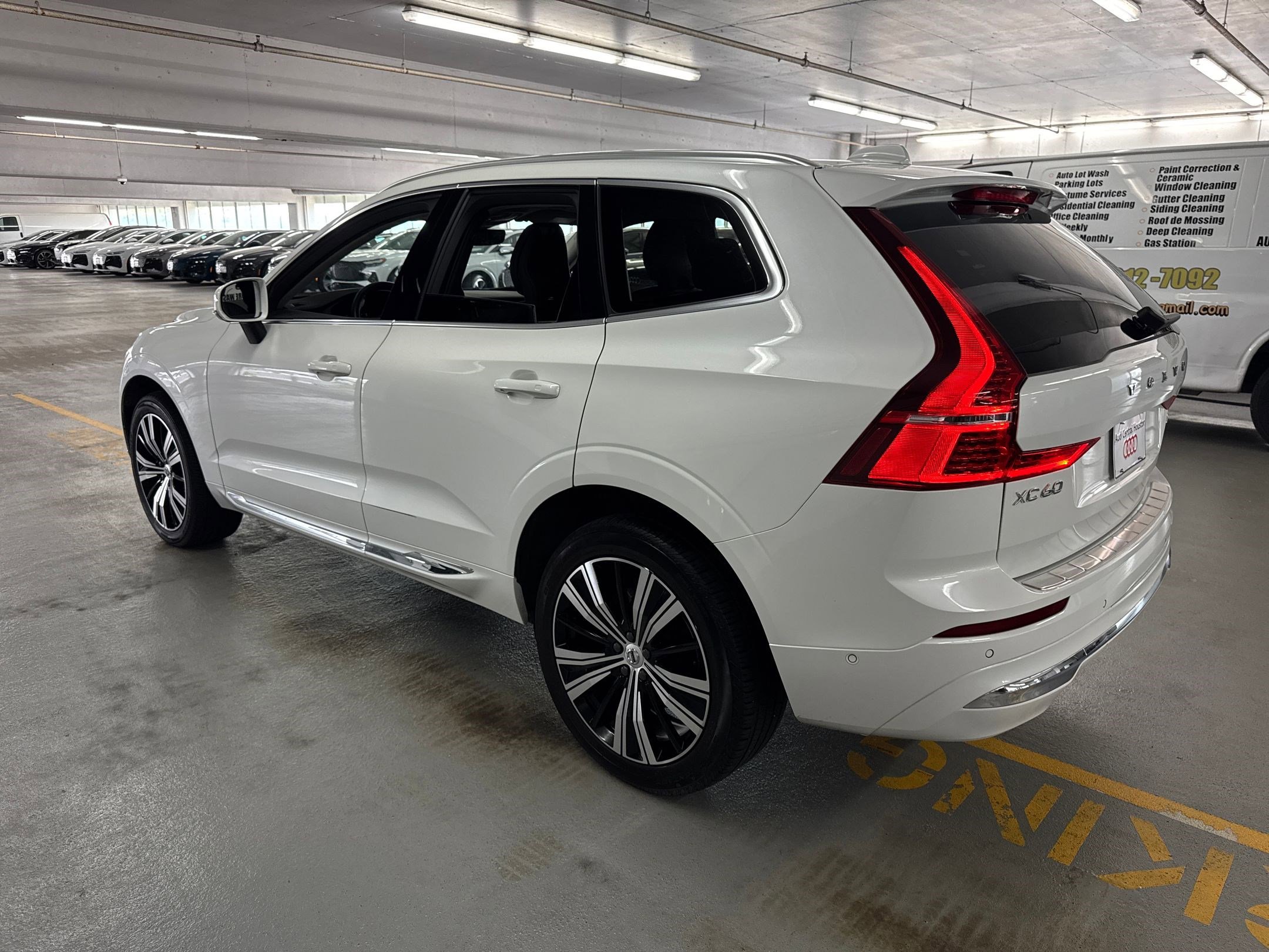 2023 Volvo XC60 Plus photo 3