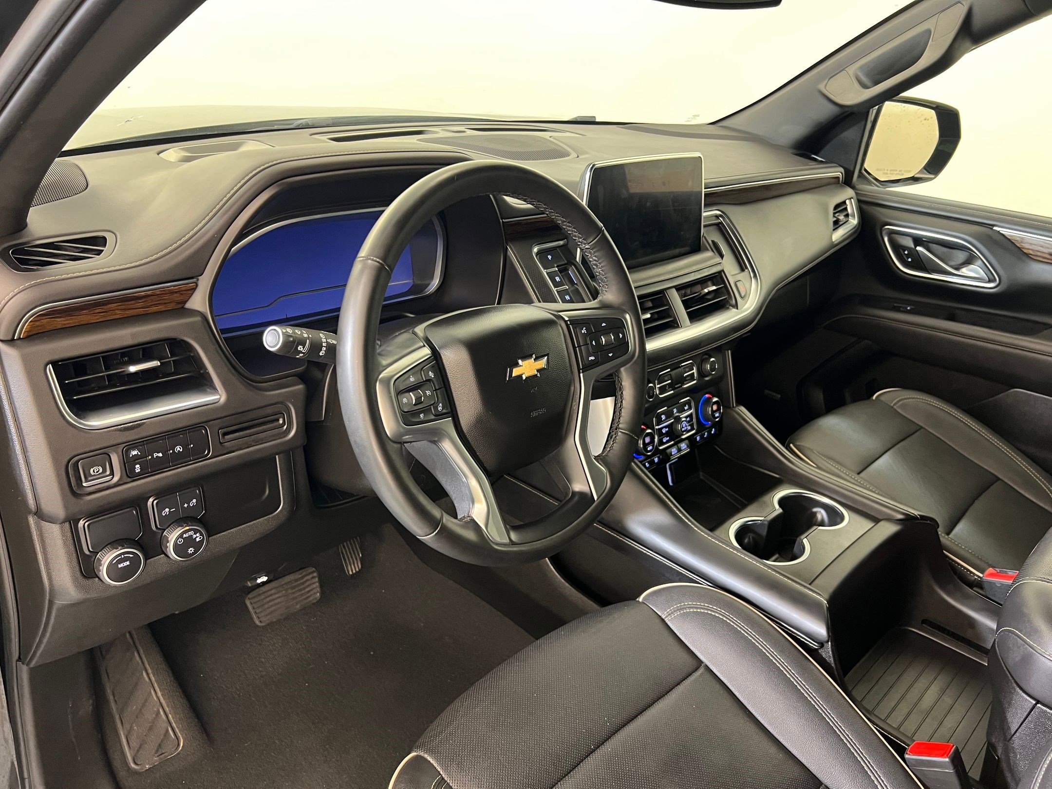 2023 Chevrolet Tahoe Premier photo 2
