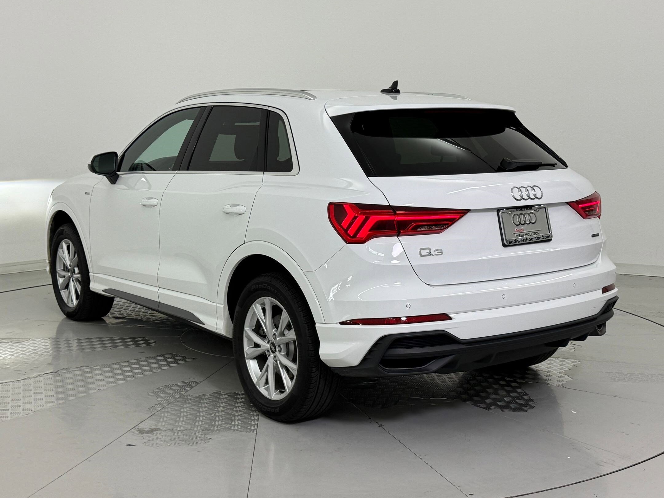 2024 Audi Q3 S line Premium photo 3