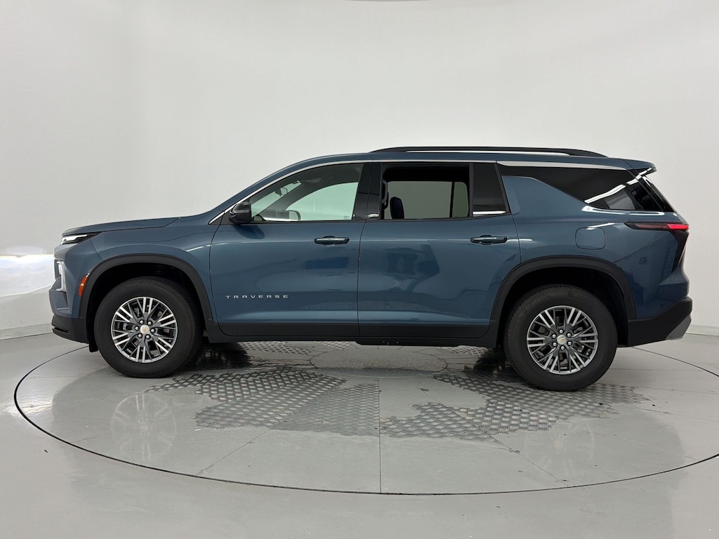 Used 2026 Chevrolet Traverse FWD LT SUV