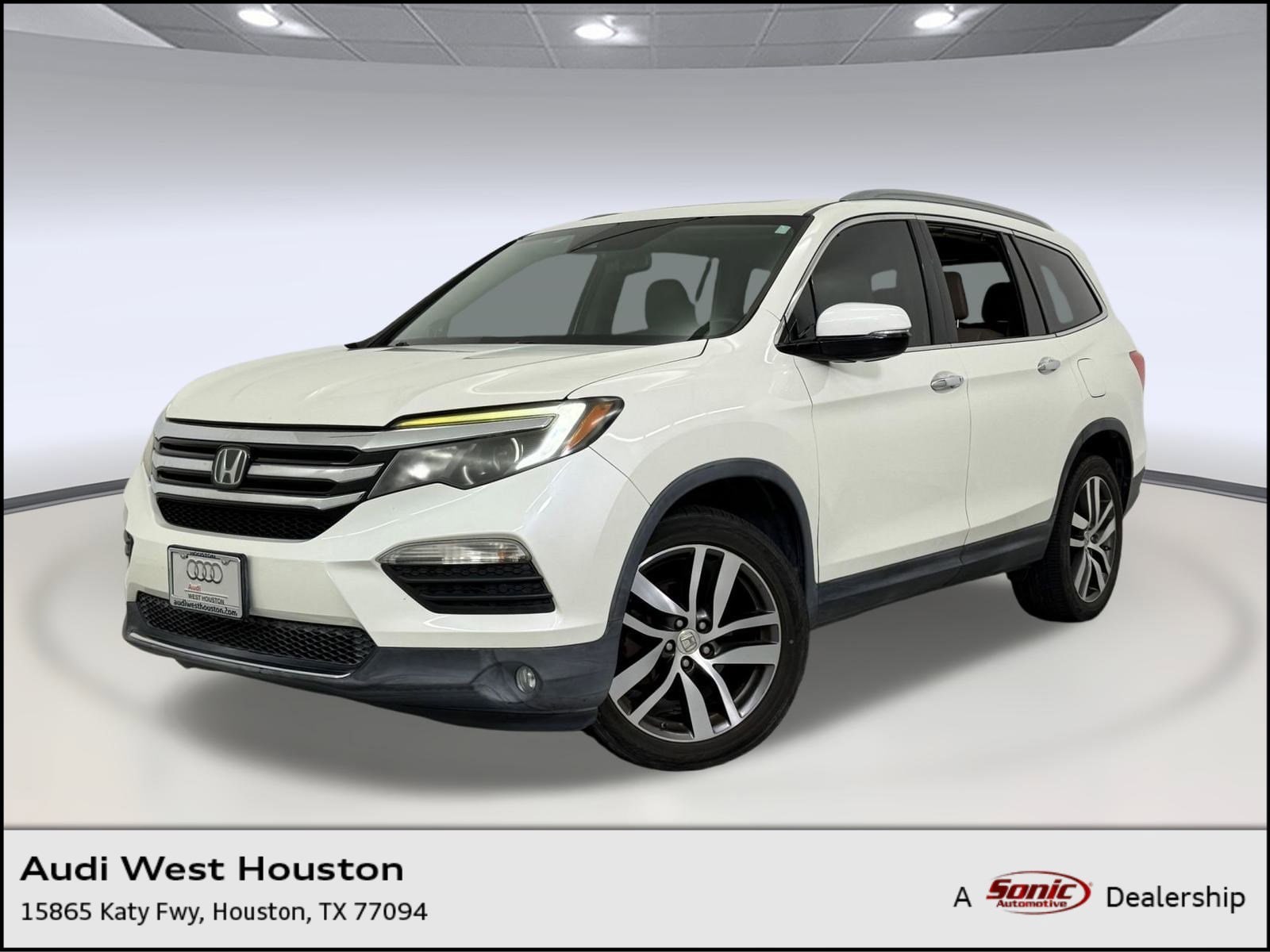 2016 Honda Pilot Elite's photo