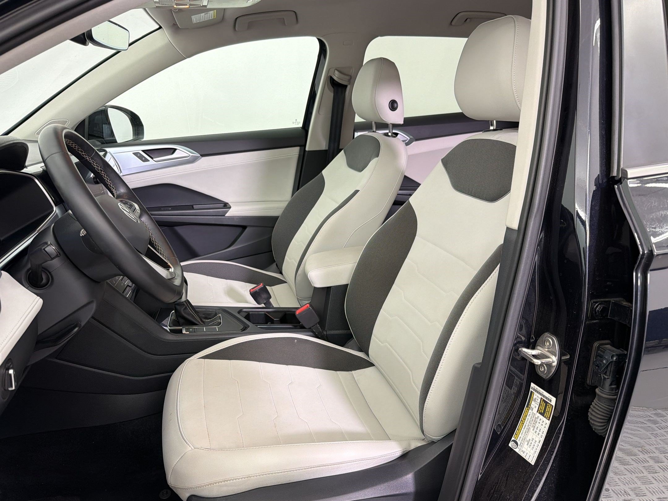 Taos SE SUV