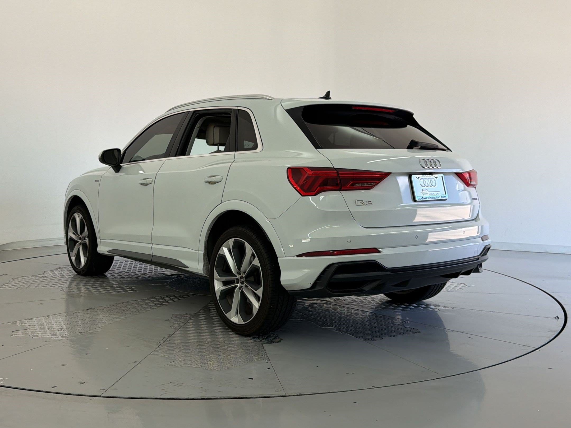 Q3 S Line Premium SUV