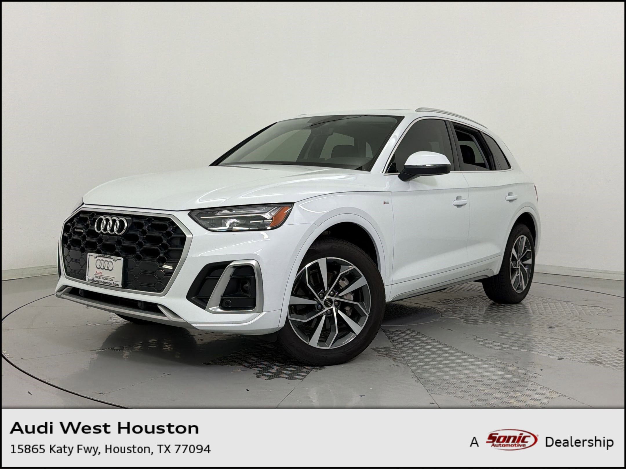 2023 Audi Q5 45 Premium Plus's photo