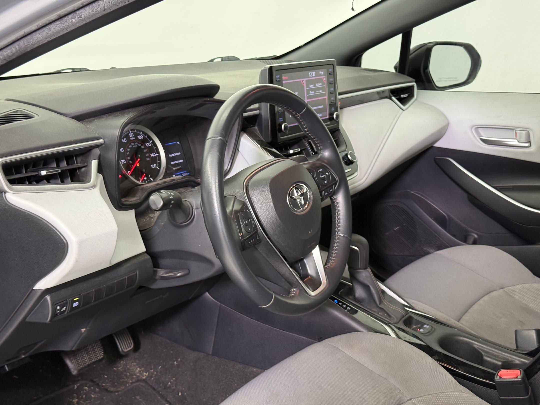 2022 Toyota Corolla SE photo 3