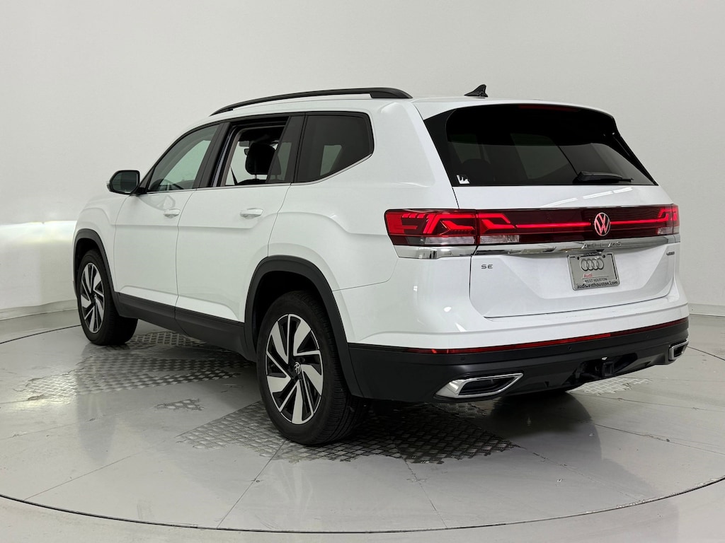 Used 2024 Volkswagen Atlas 2.0T SE w/Technology SUV