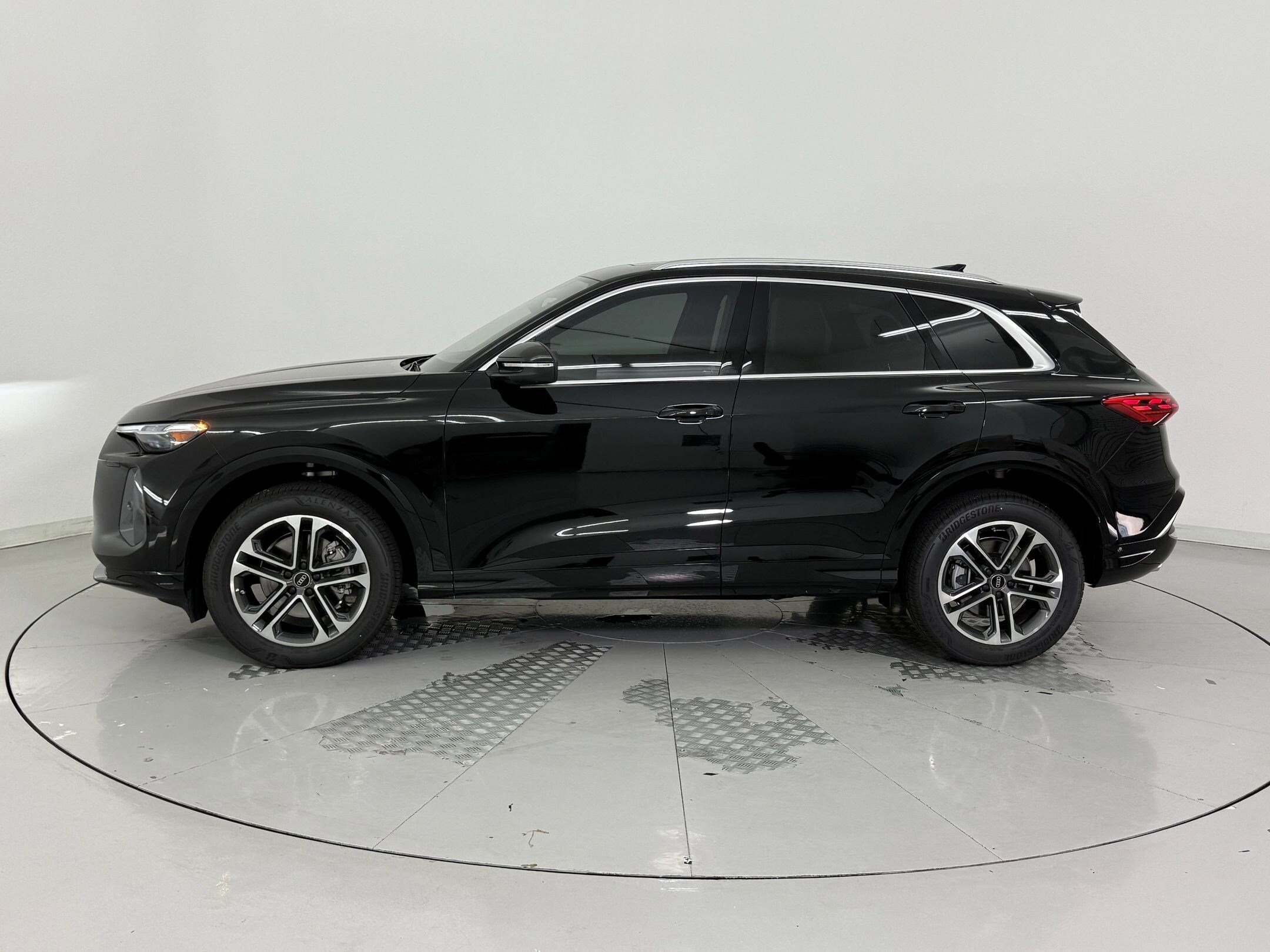 2025 Audi Q5 2.0T Premium Plus photo 2