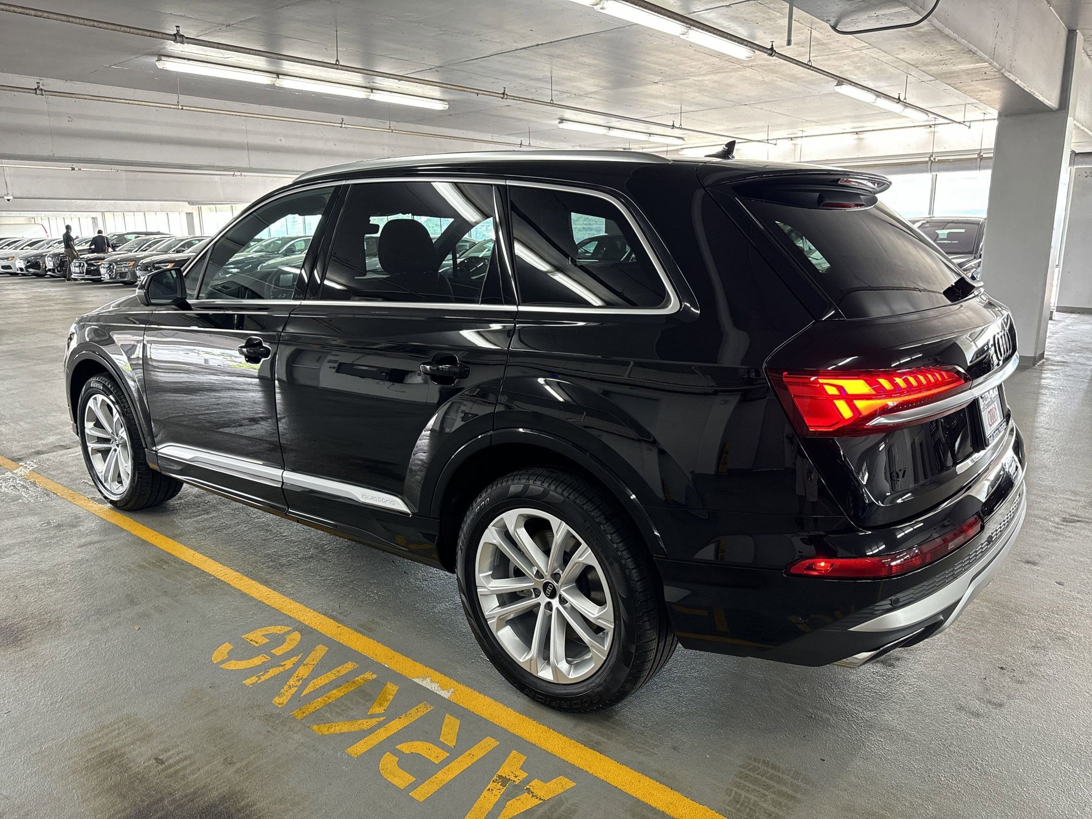 2025 Audi Q7 55 Premium Plus photo 2