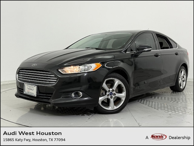 Used 2014 Ford Fusion SE Sedan for sale in Houston