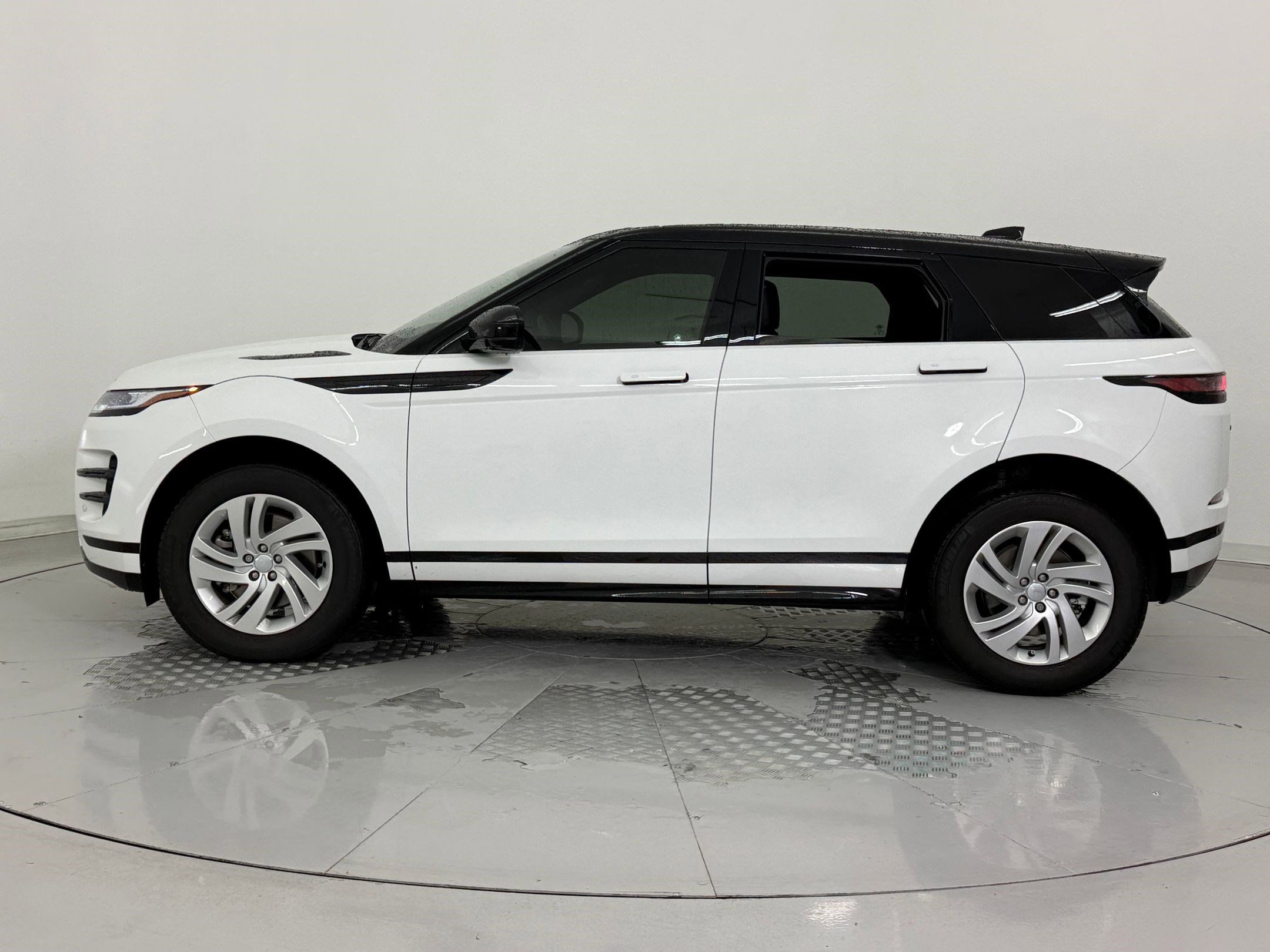 2023 Land Rover Range Rover Evoque R-Dynamic S photo 2