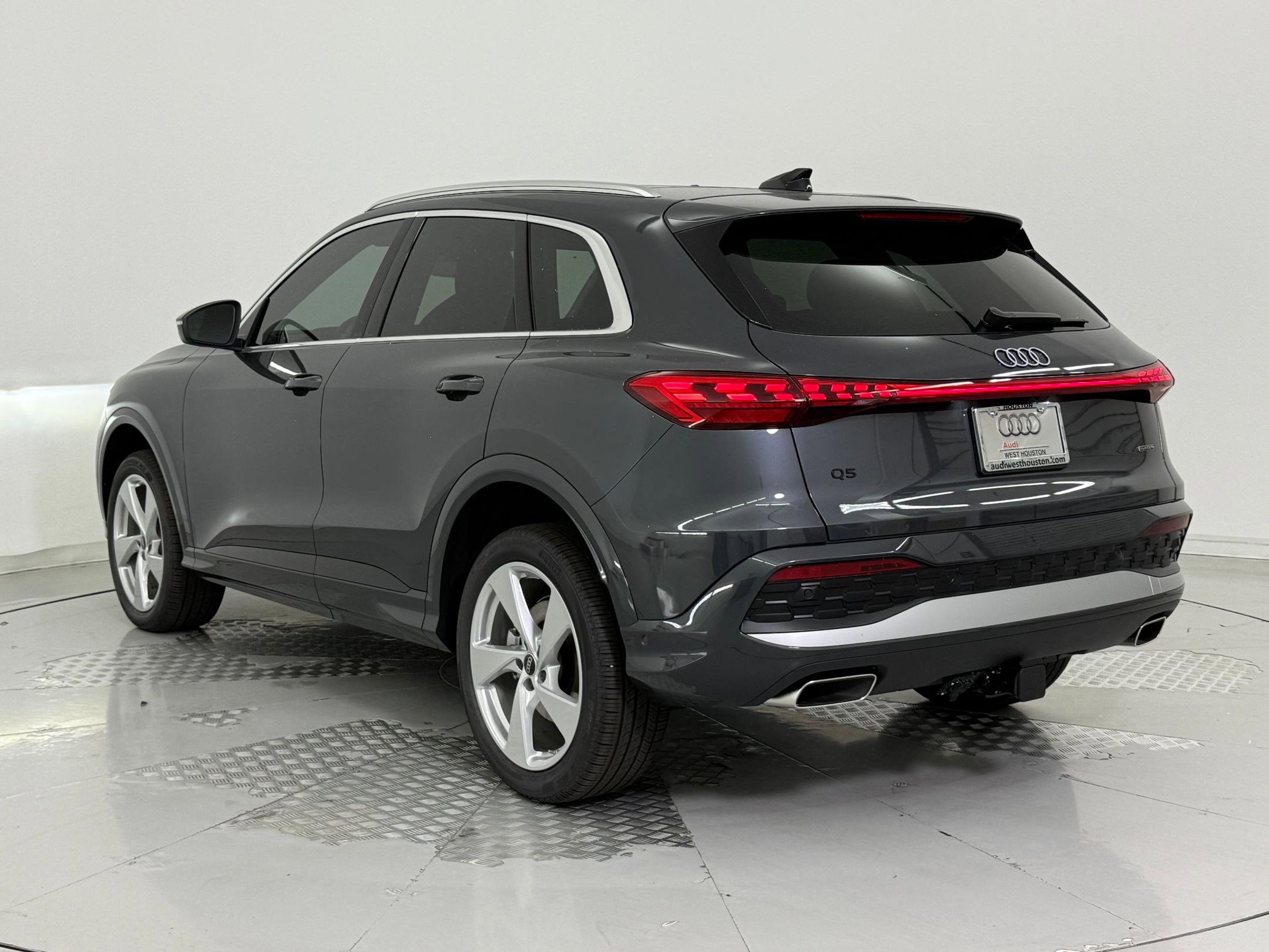 2025 Audi Q5 2.0T Premium Plus photo 3