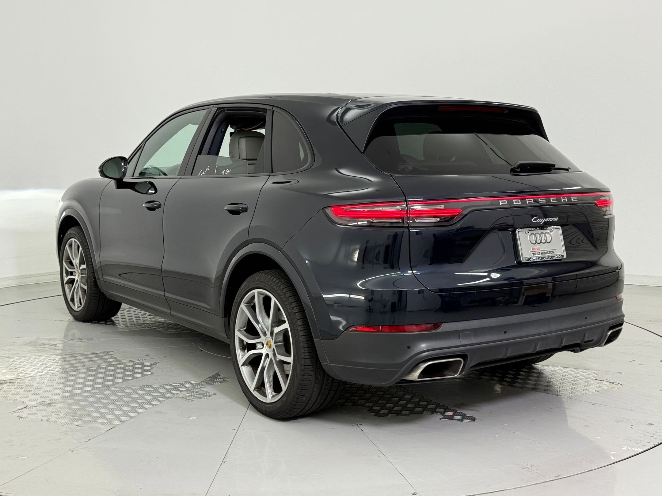2019 Porsche Cayenne photo 3