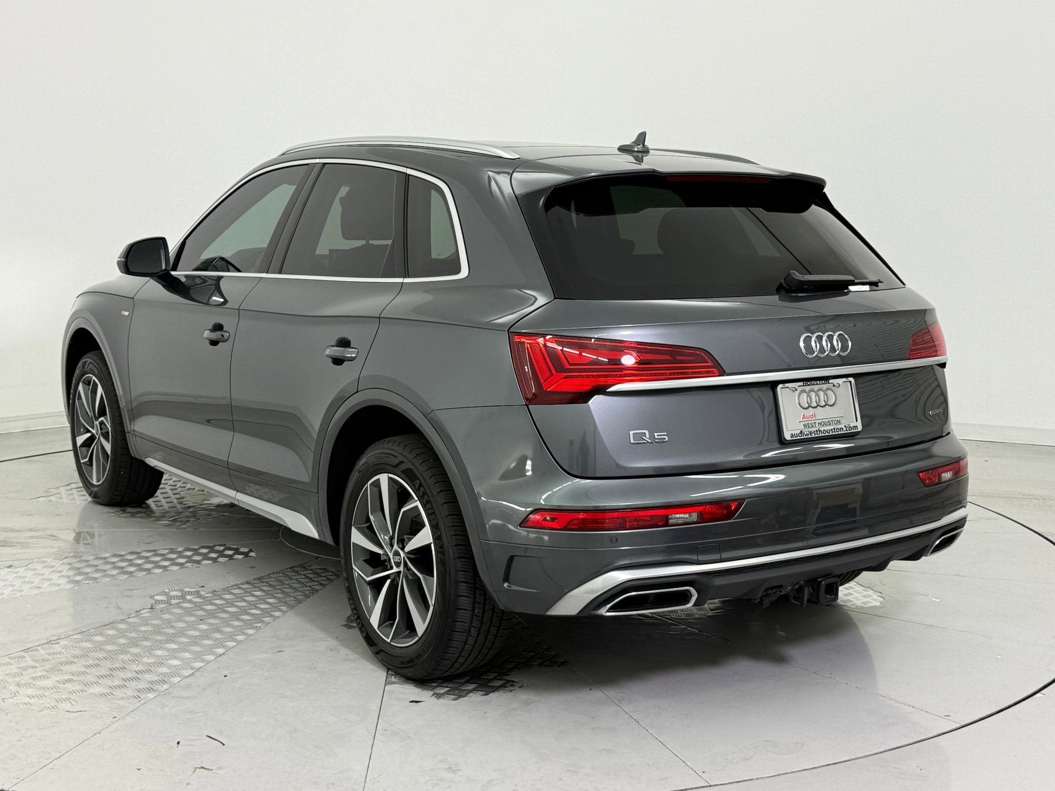 2023 Audi Q5 S line Premium Plus photo 3