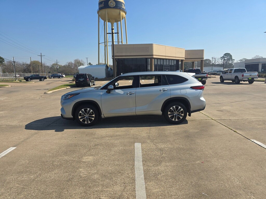 Used 2020 Toyota Highlander XLE SUV