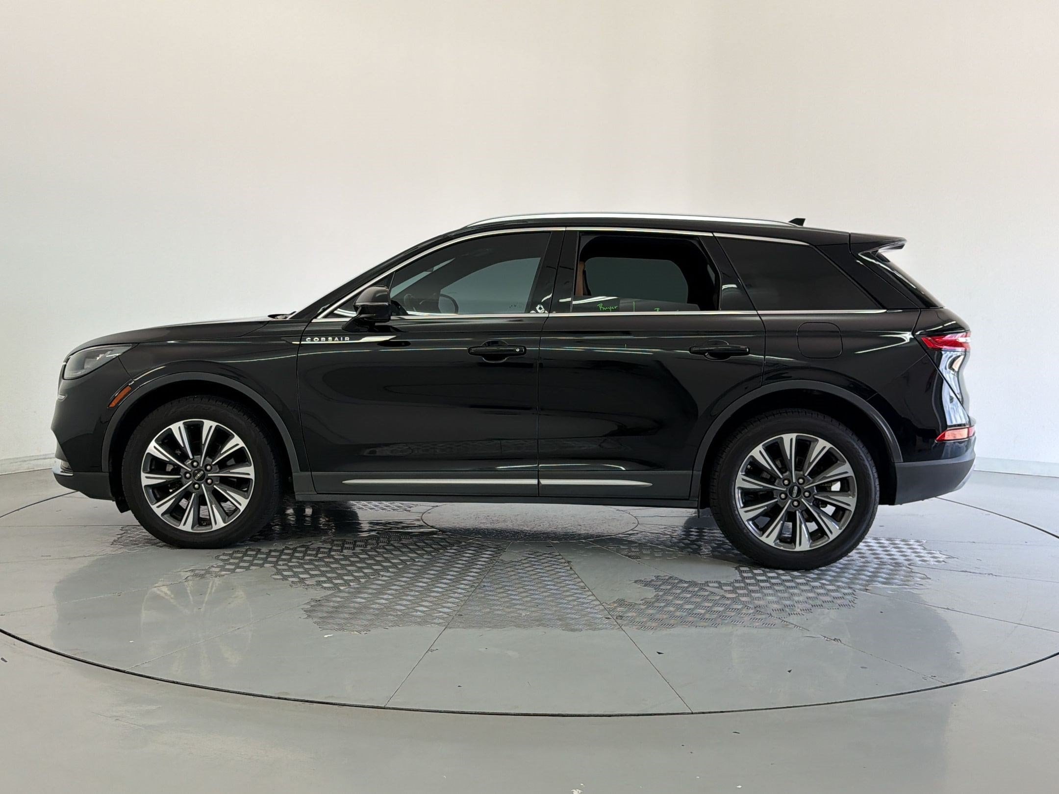 Corsair Reserve SUV