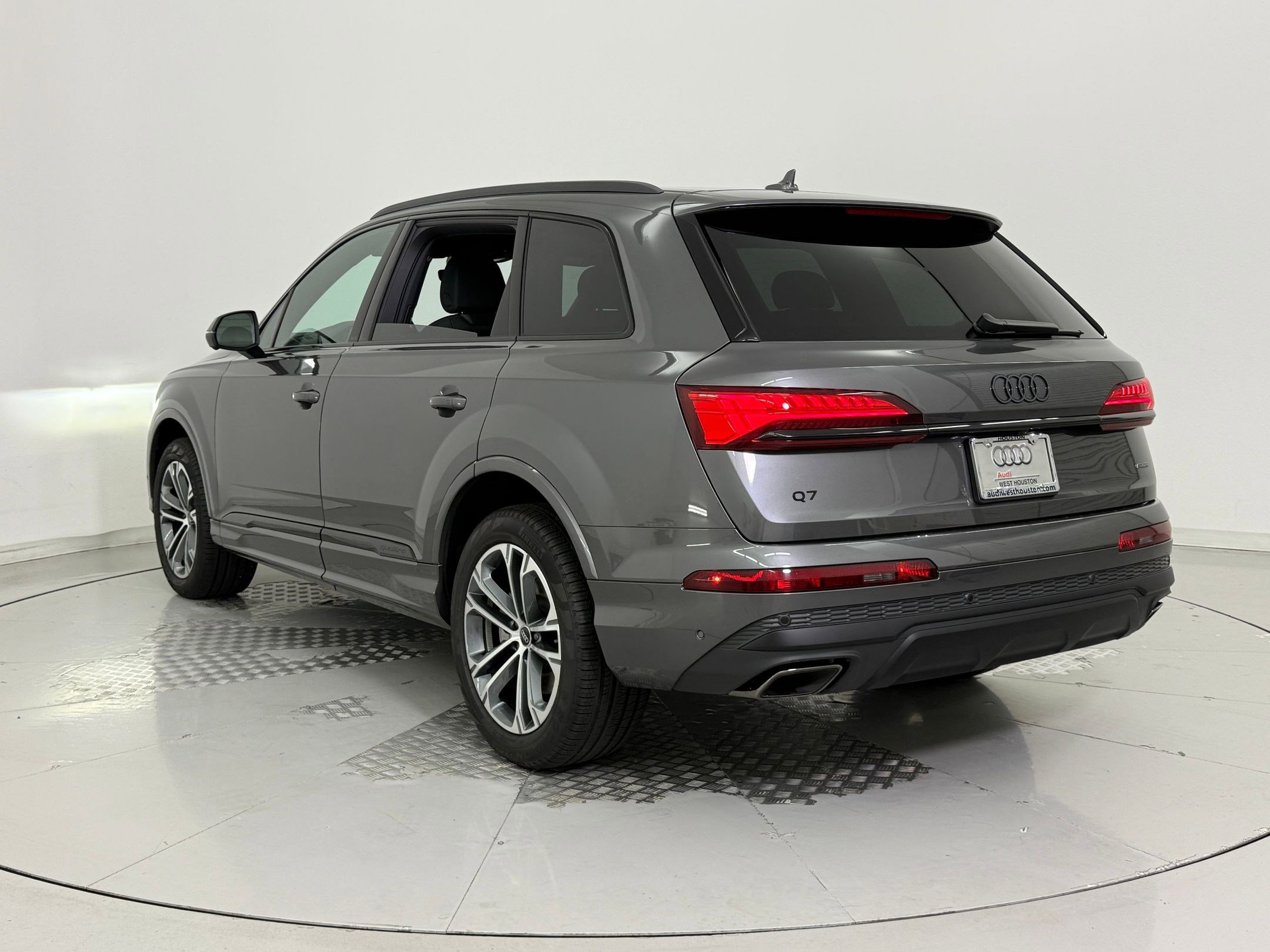 2025 Audi Q7 Premium photo 3