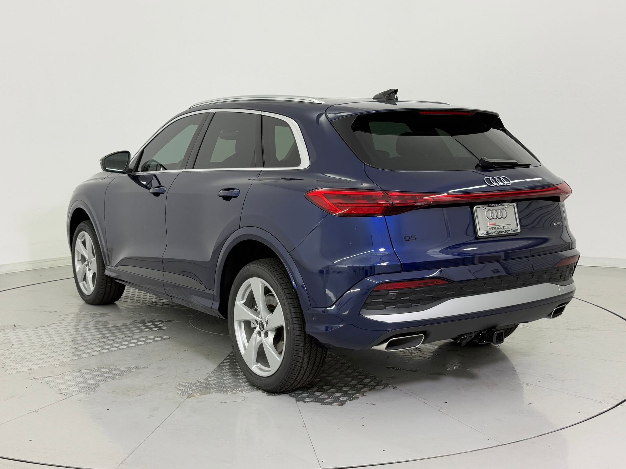 2025 Audi Q5 2.0T Premium Plus photo 3