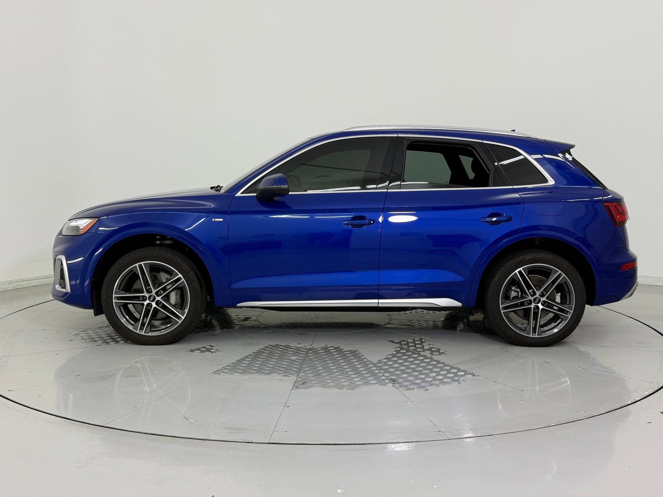 2022 Audi Q5 S line Premium photo 2