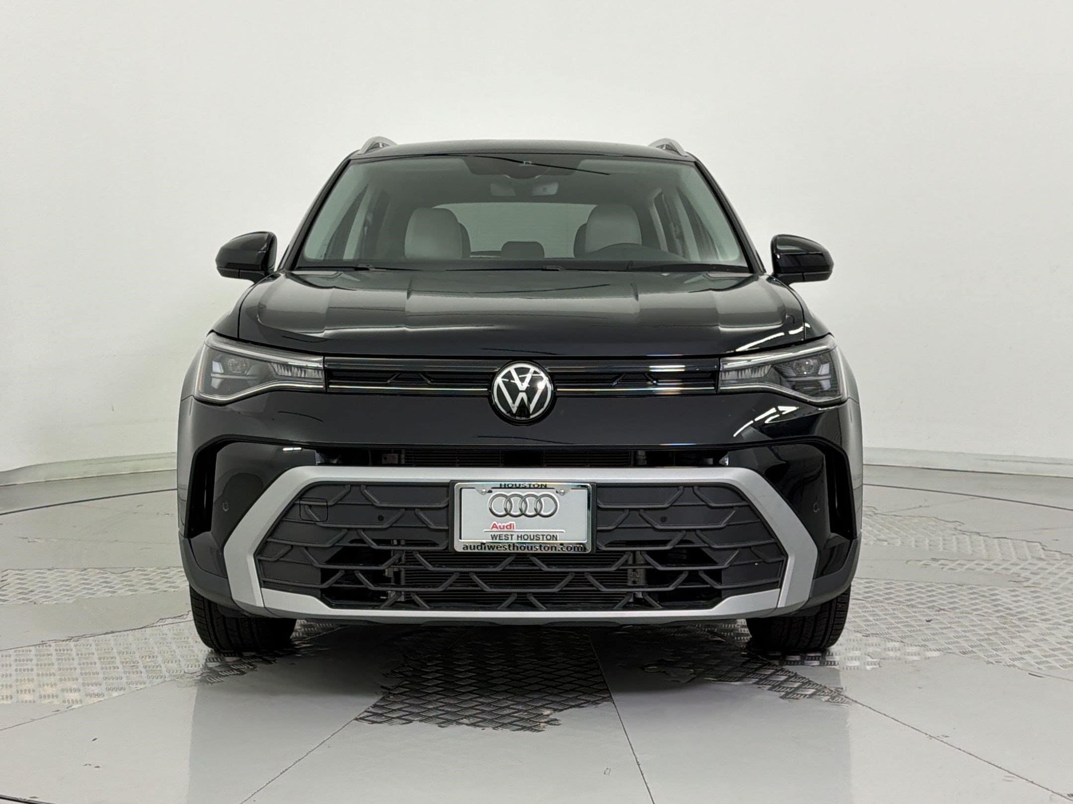 Taos SE SUV