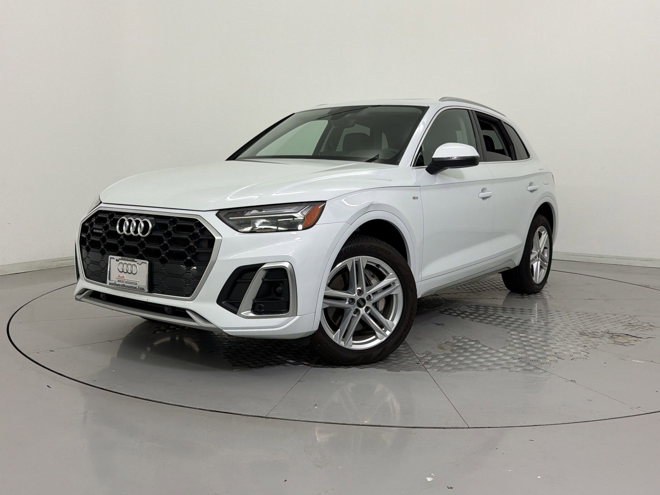 2024 Audi Q5 55 e Premium's photo