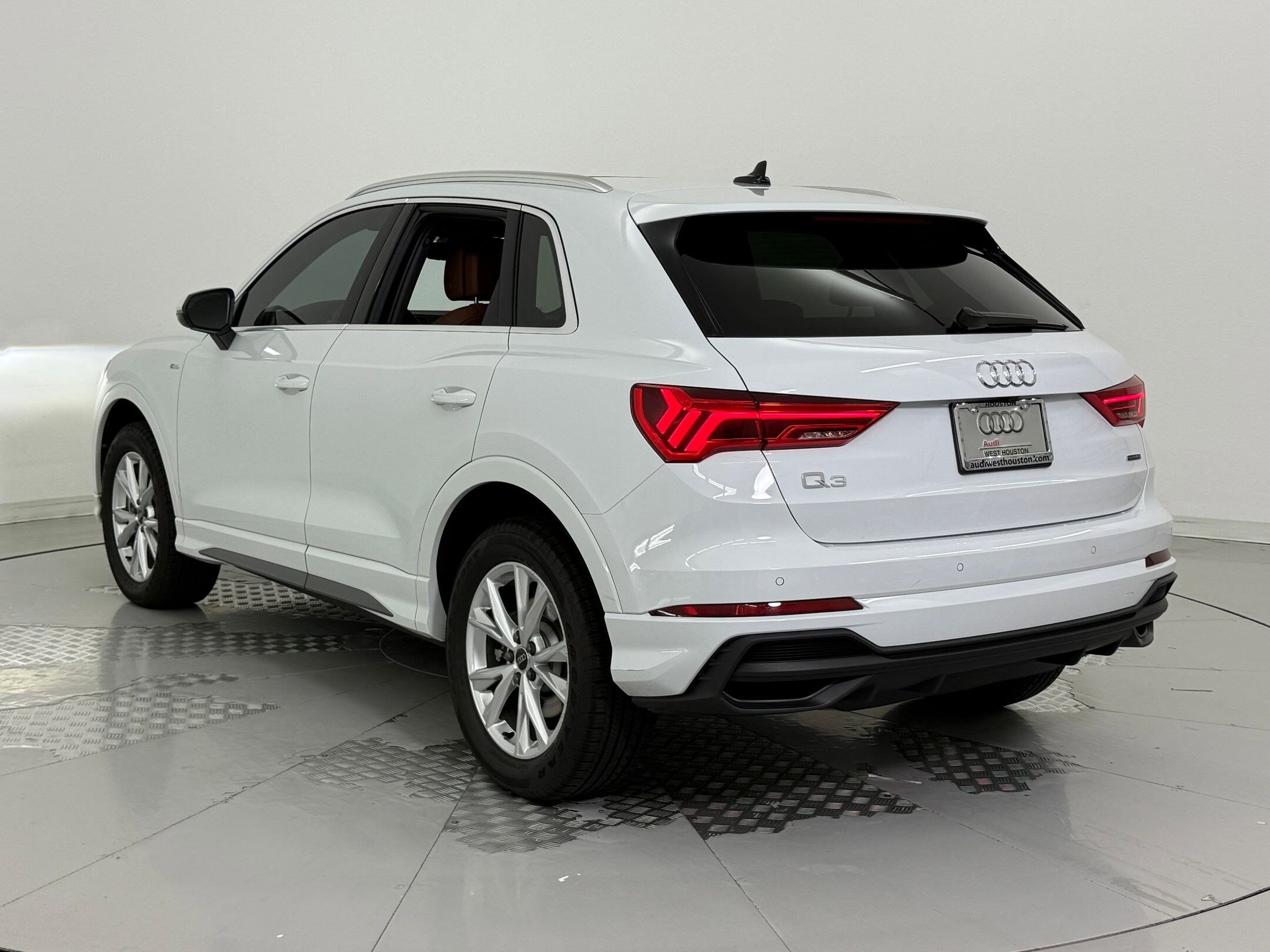 2025 Audi Q3 S line Premium photo 3