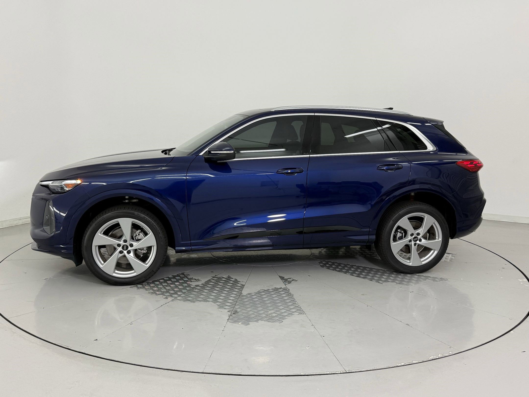 2025 Audi Q5 2.0T Premium Plus photo 2