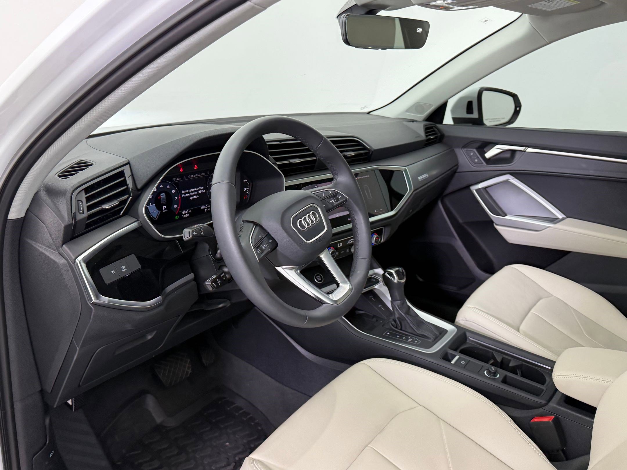 2025 Audi Q3 S line Premium photo 4