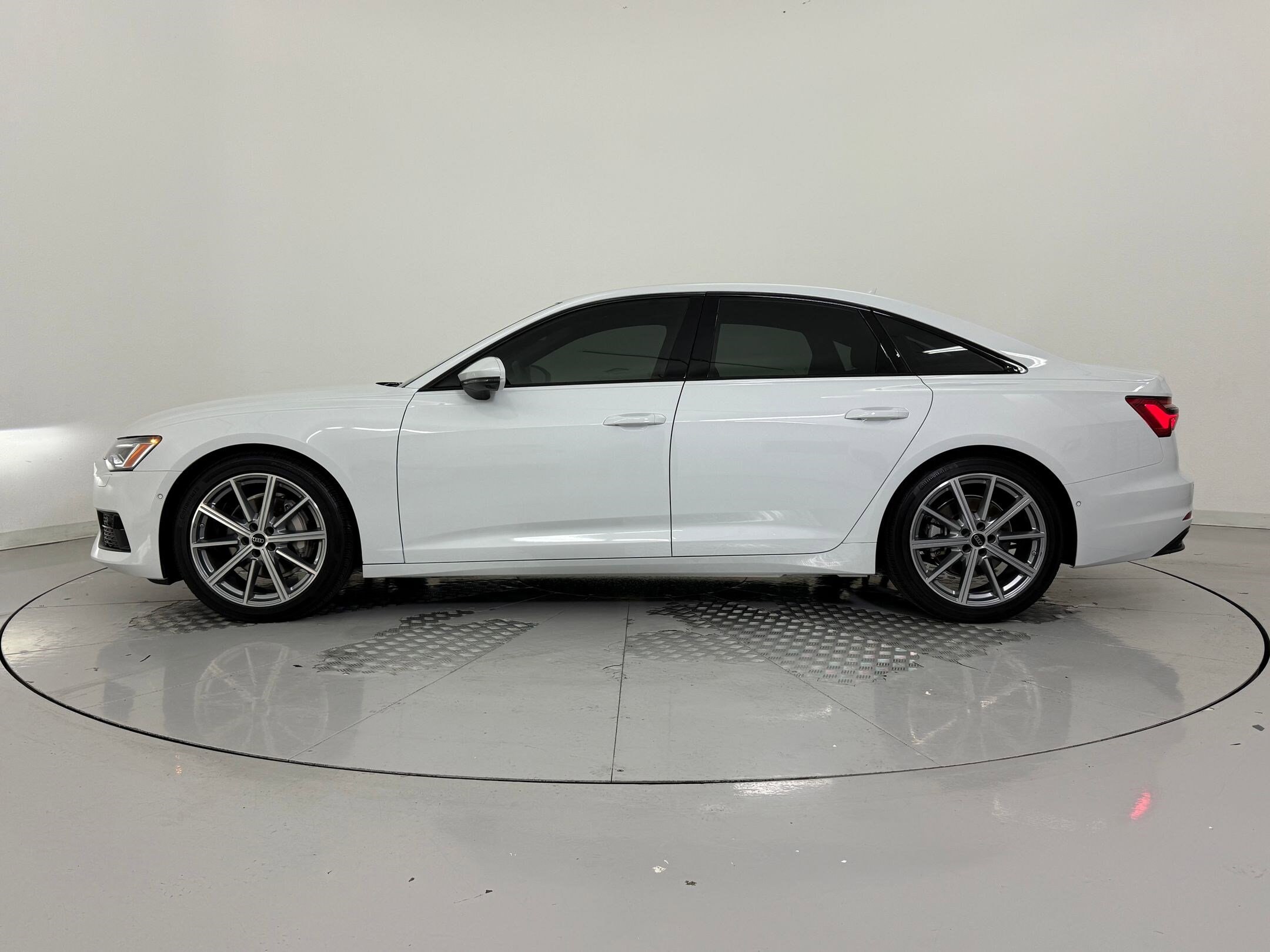 2025 Audi A6 Quattro Premium Plus photo 2