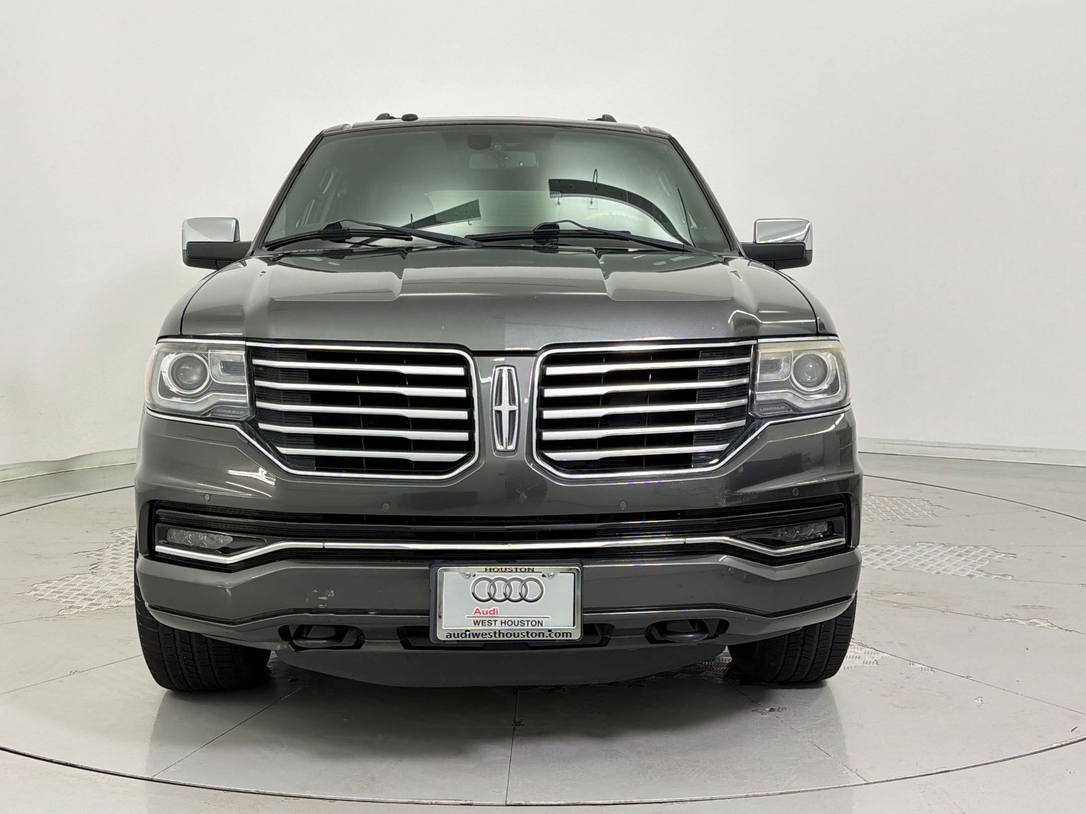 Navigator Select SUV