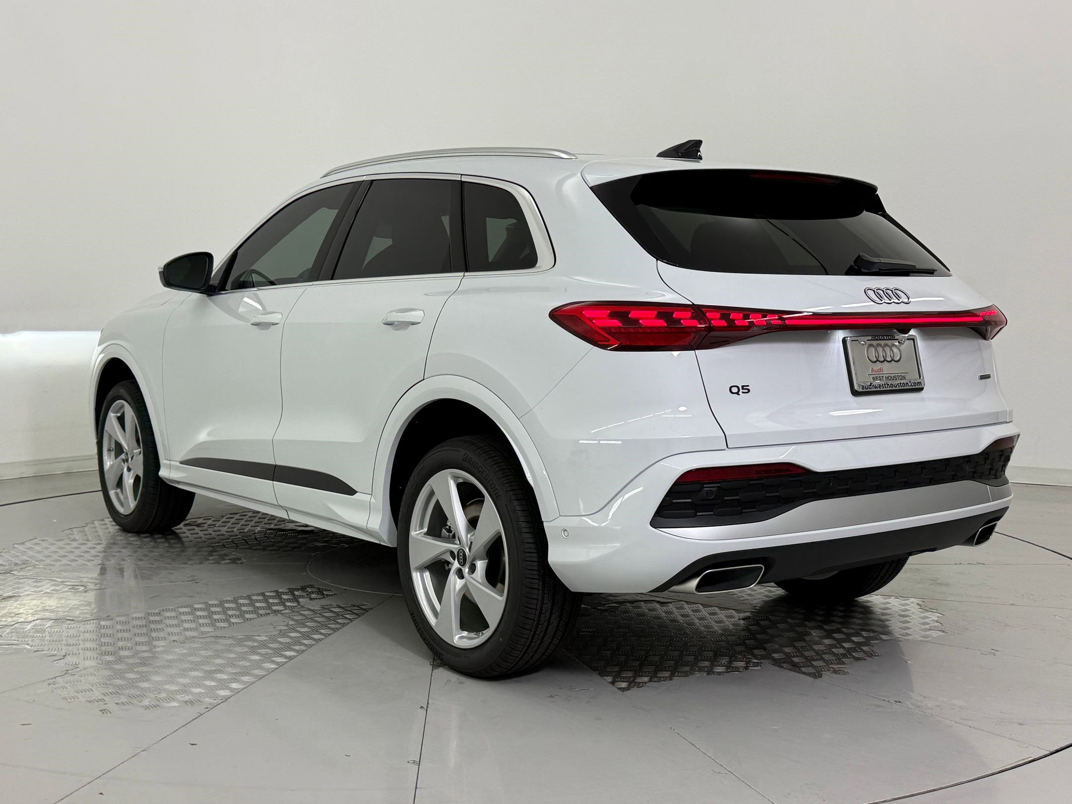 2025 Audi Q5 2.0T Premium Plus photo 3