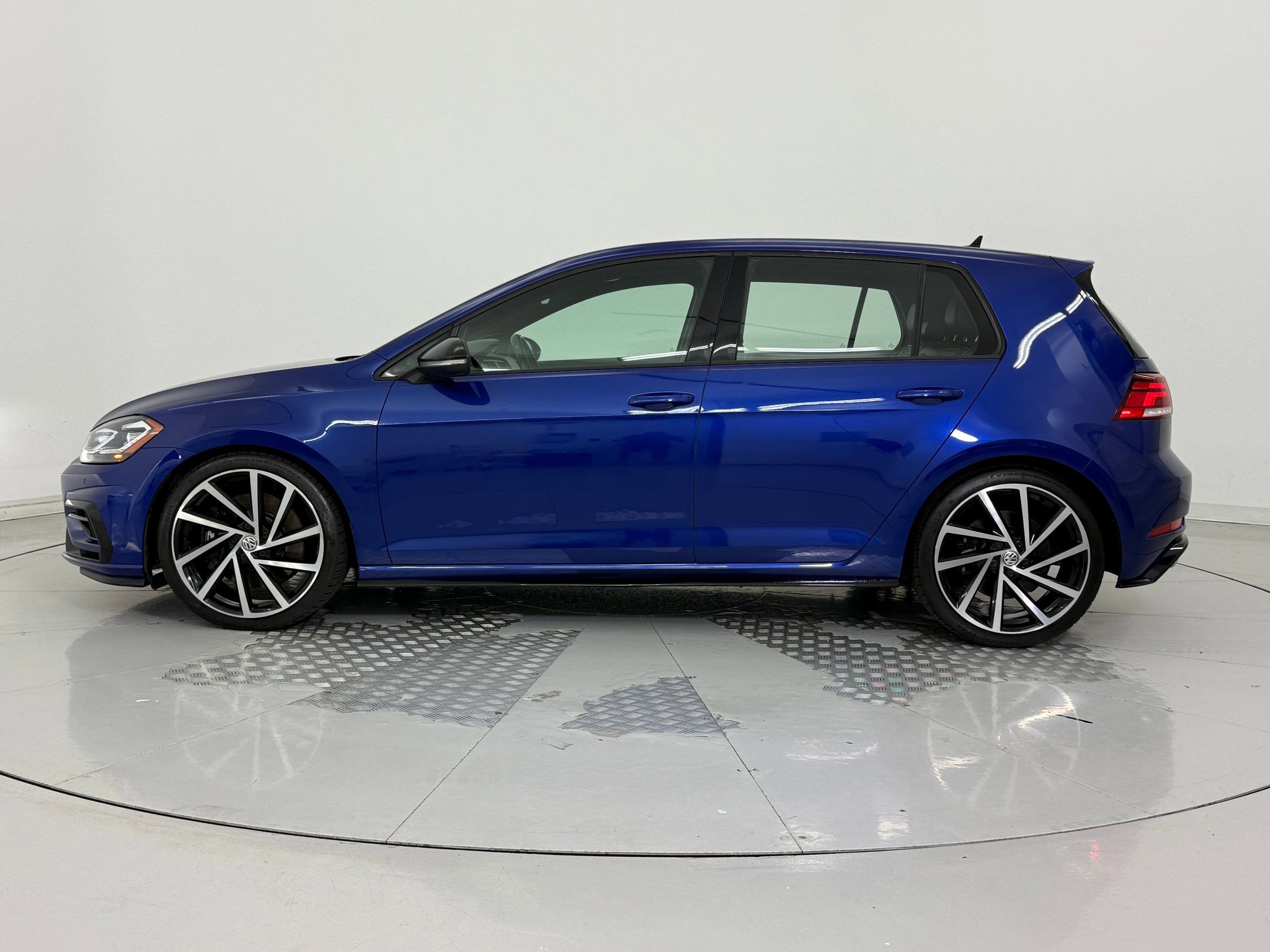 2018 Volkswagen Golf R Base photo 2