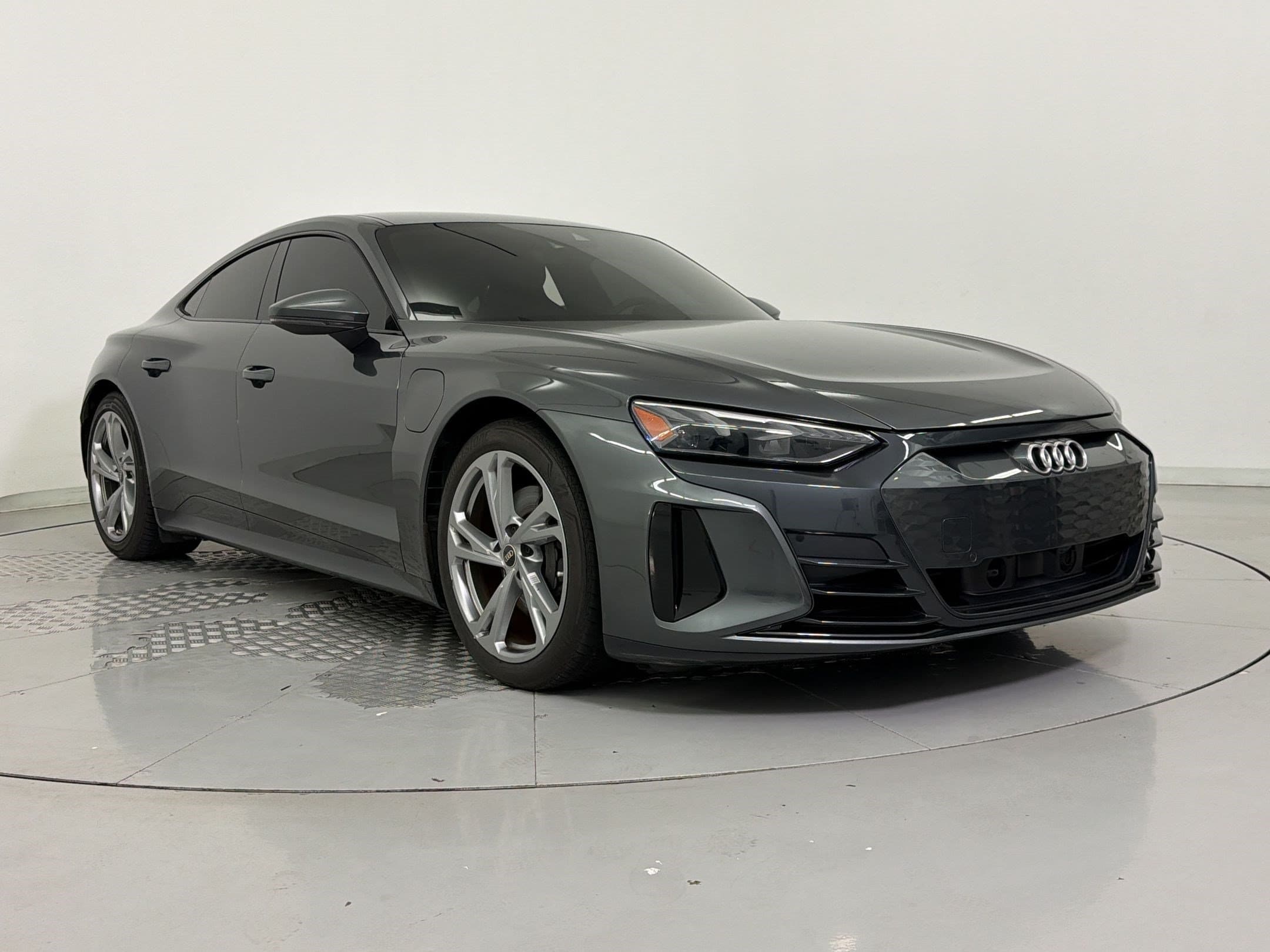 E-tron GT Premium Plus Sedan