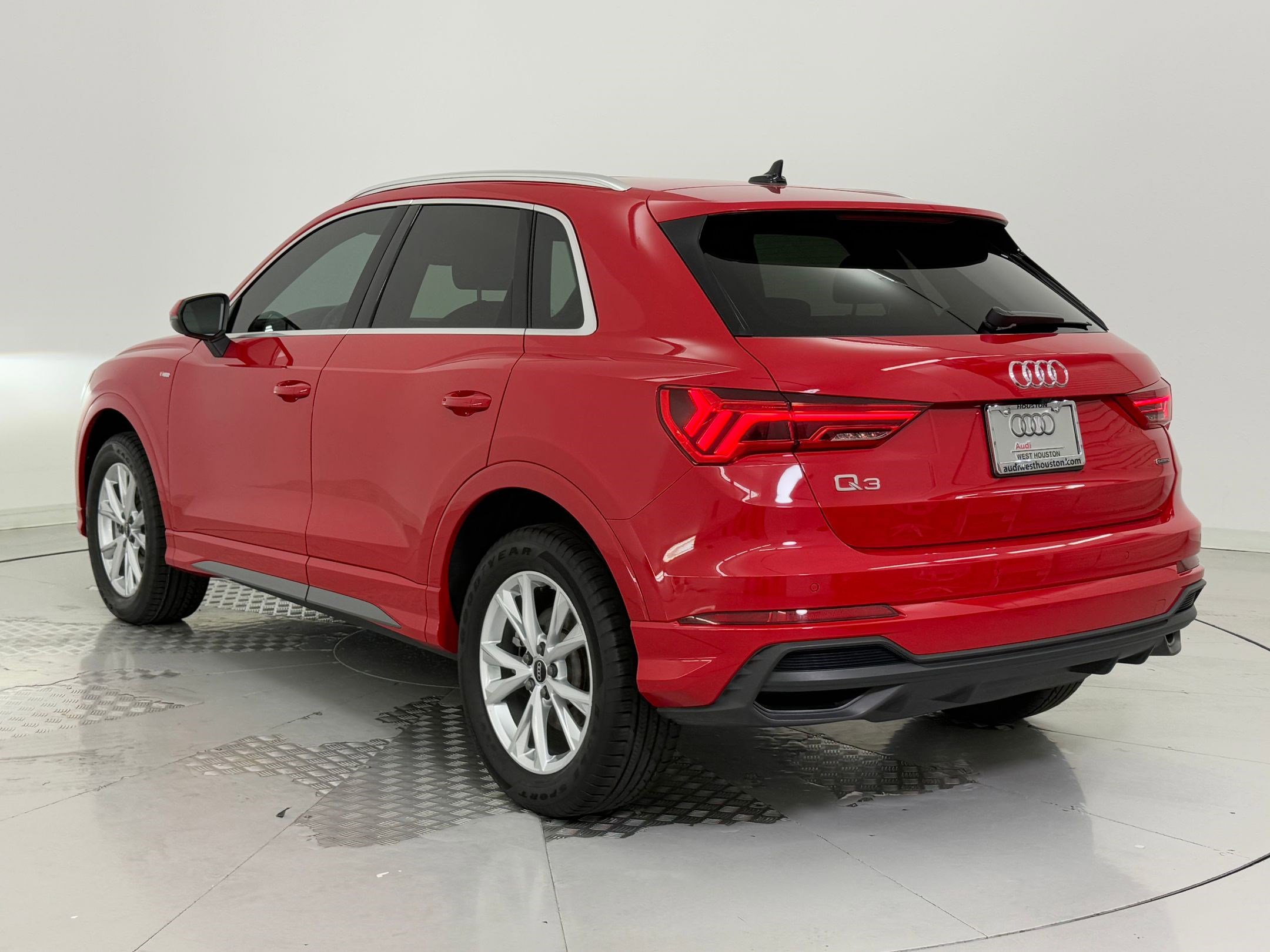 2024 Audi Q3 S line Premium photo 2
