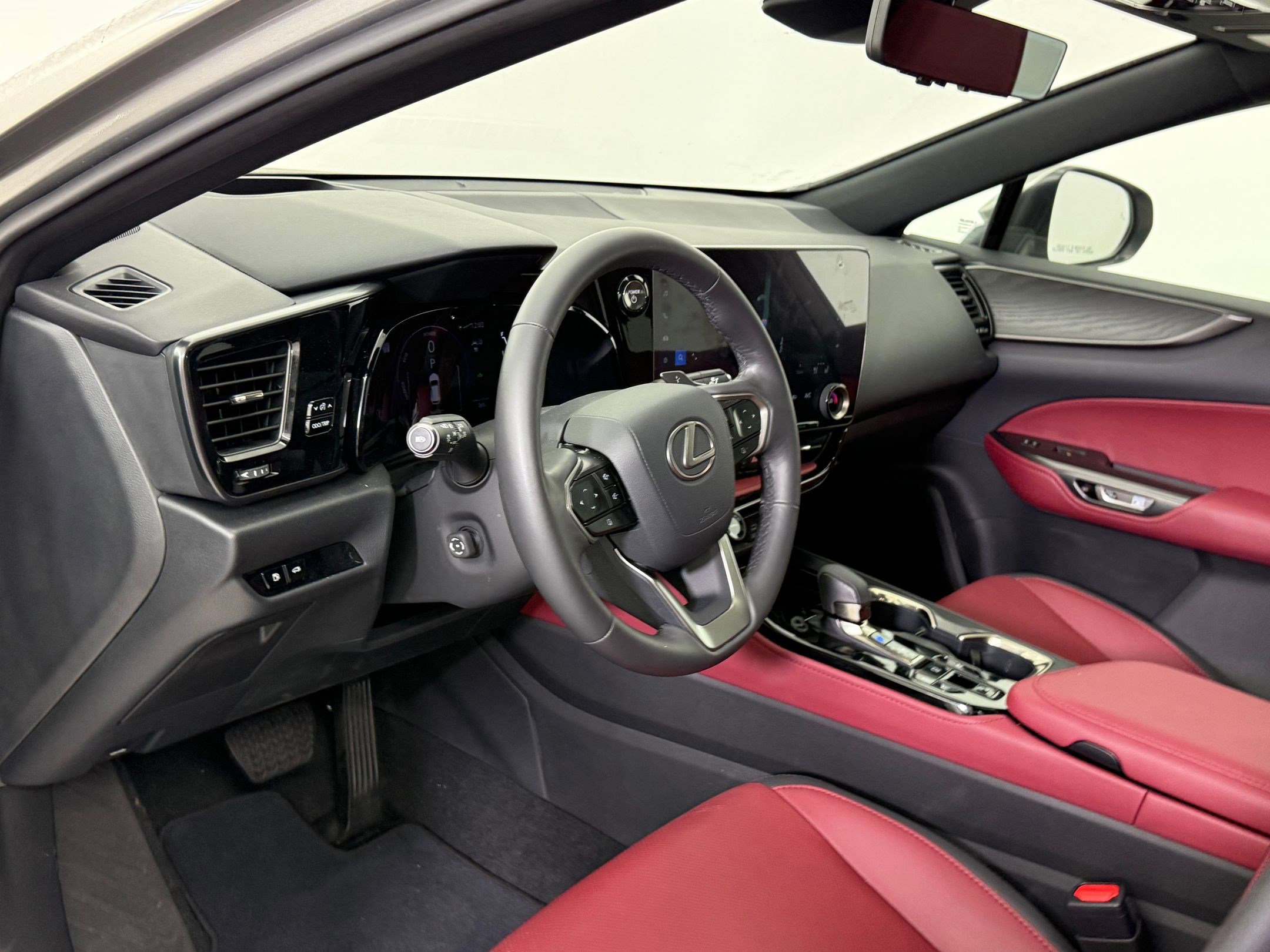 2023 Lexus NX 350h Luxury photo 4