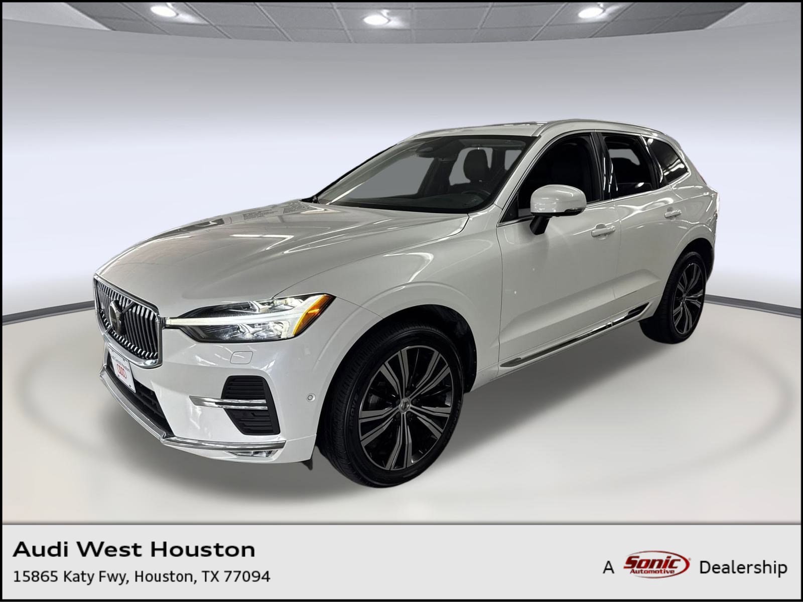 2023 Volvo XC60 Plus's photo