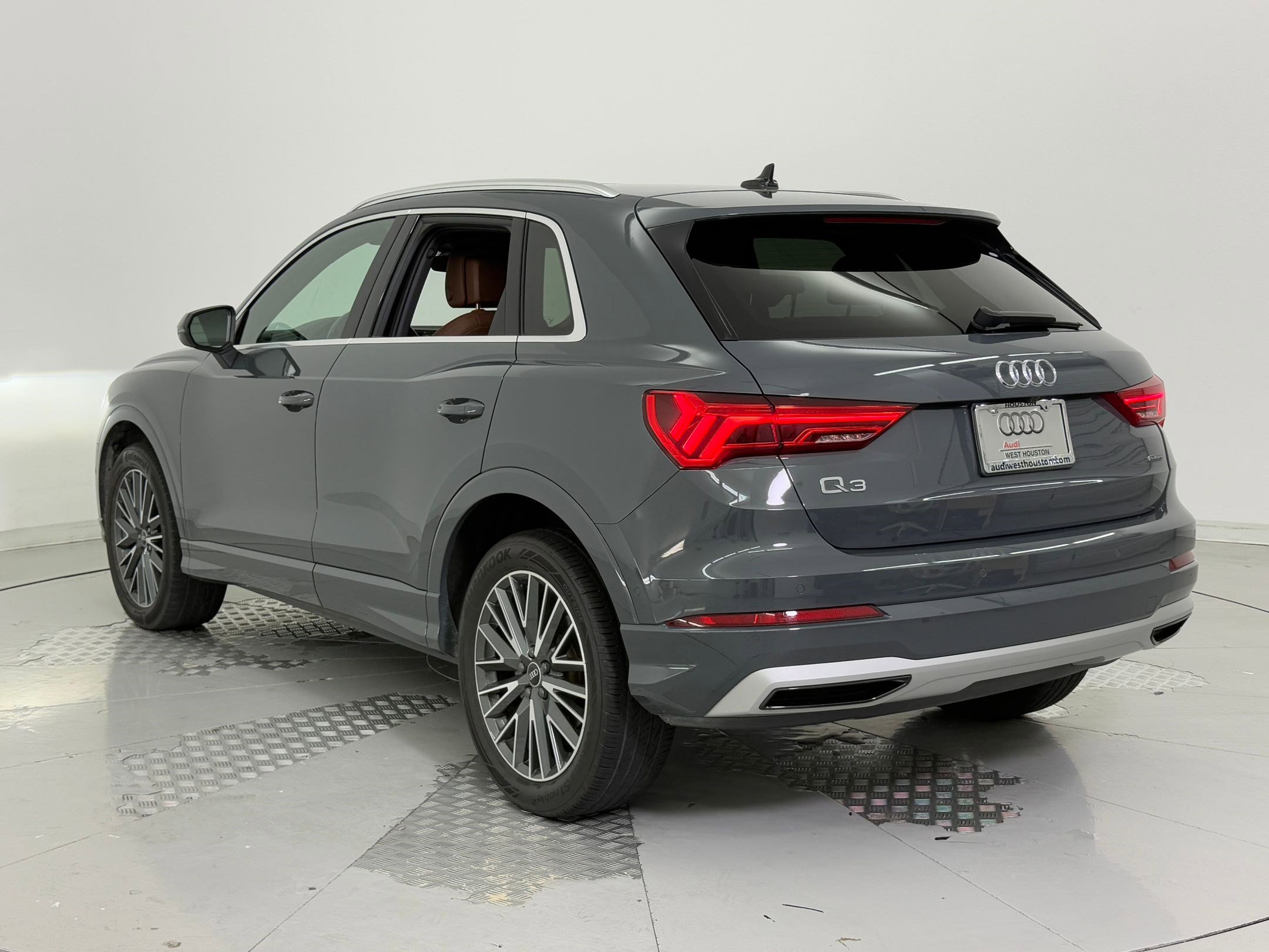 2021 Audi Q3 Premium Plus photo 3