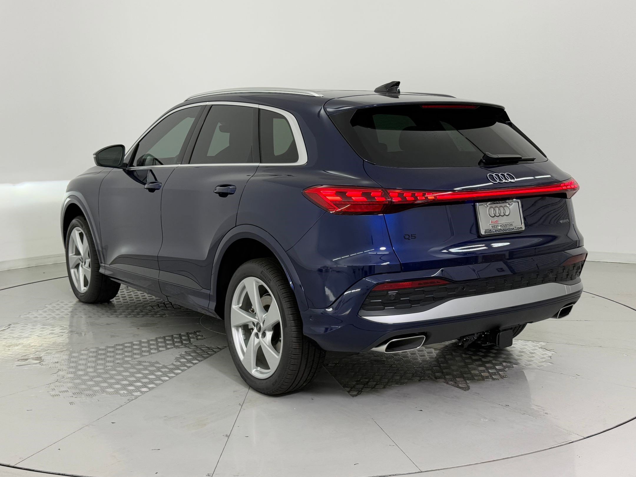 2025 Audi Q5 2.0T Premium Plus photo 2
