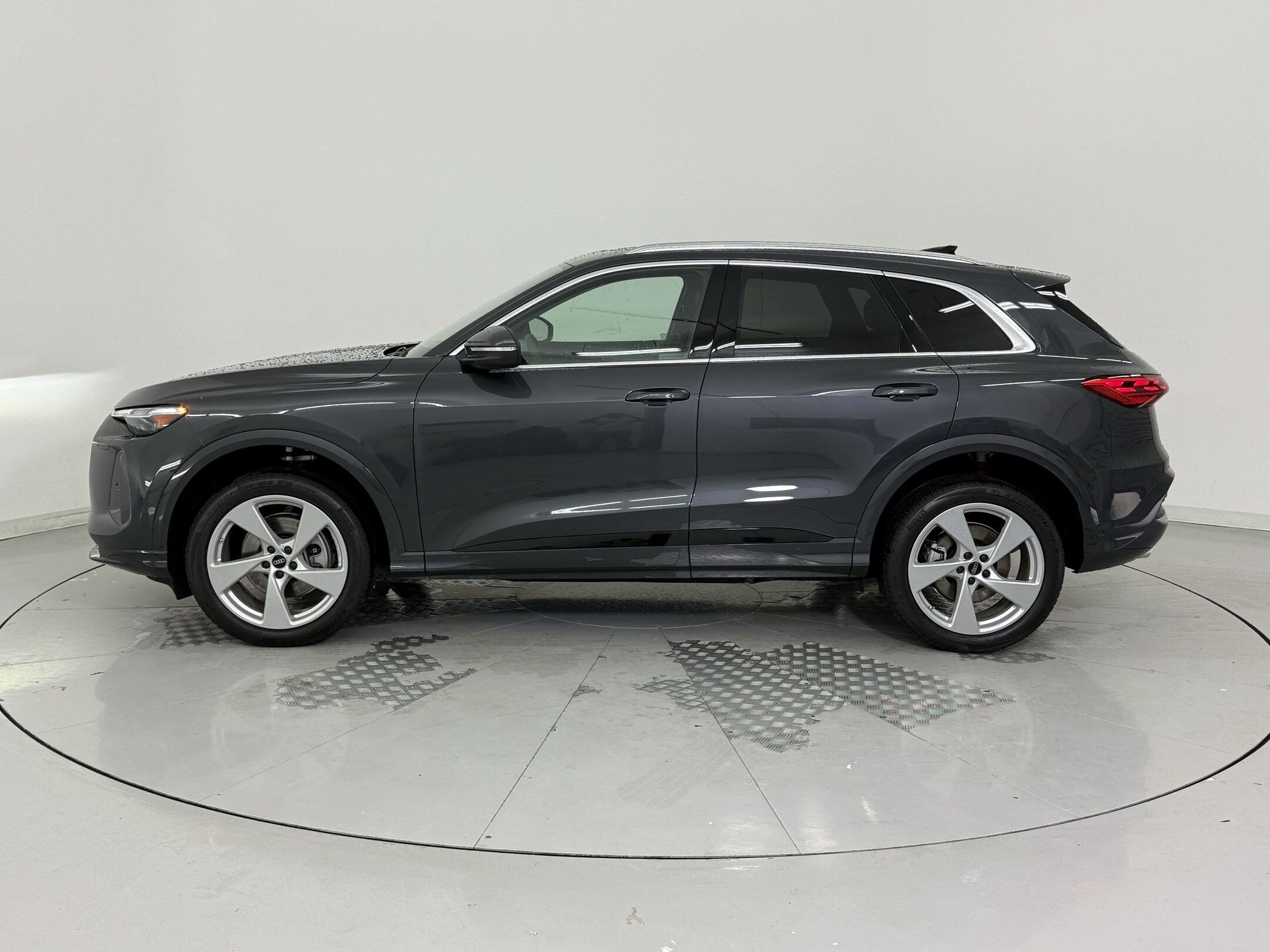 2025 Audi Q5 2.0T Premium Plus photo 2