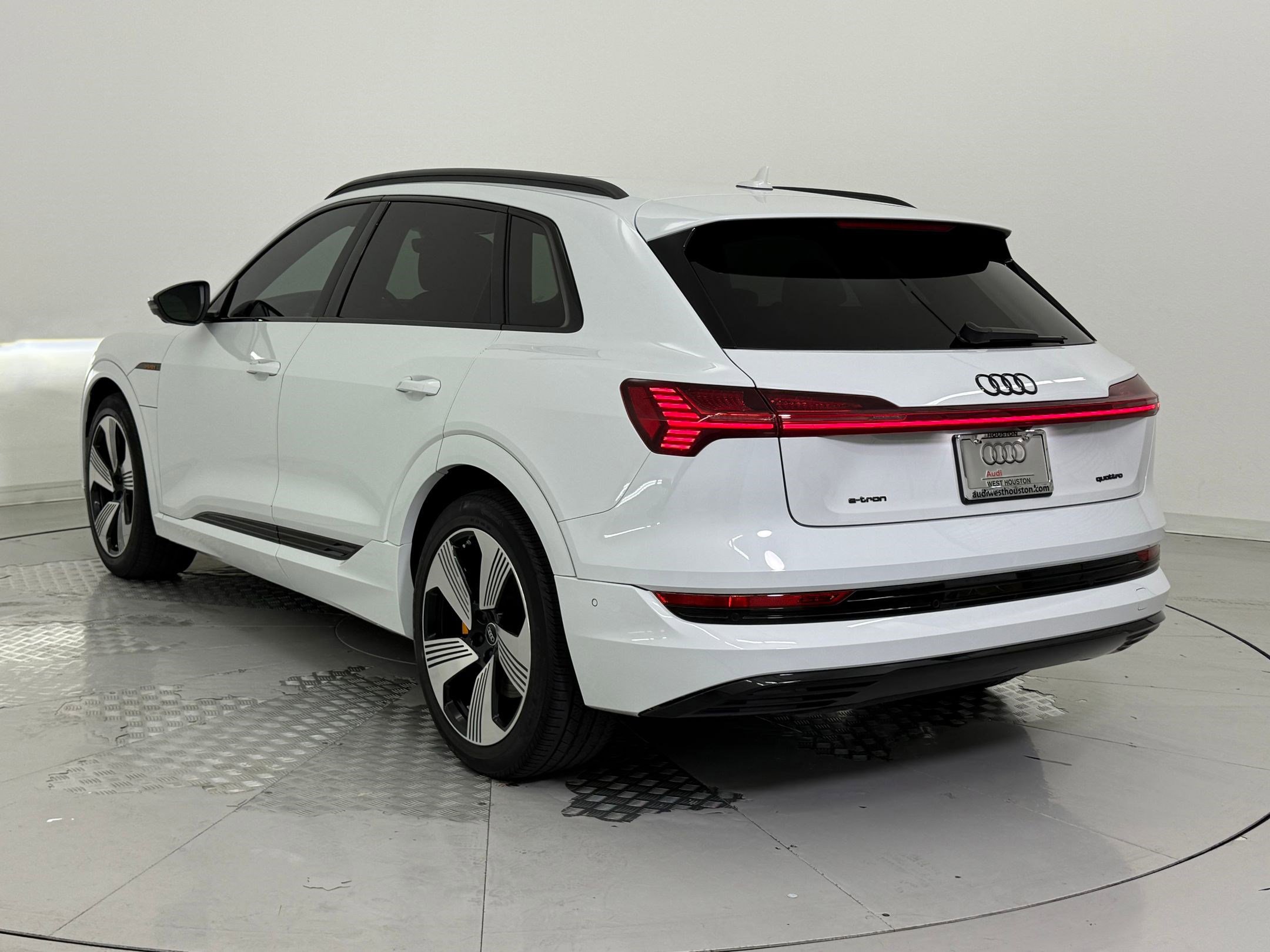 2023 Audi e-tron Premium Plus photo 3