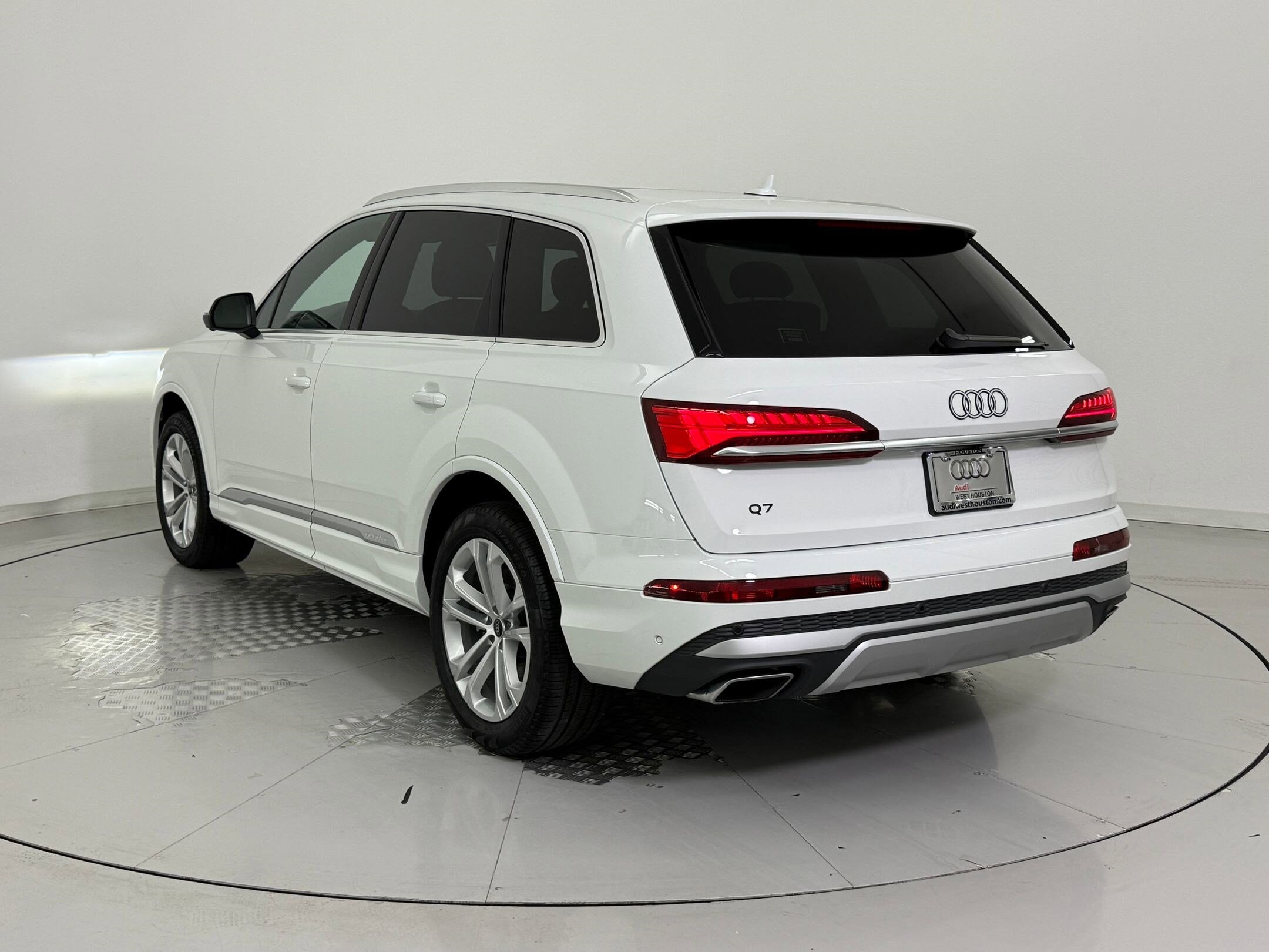2025 Audi Q7 Premium photo 3