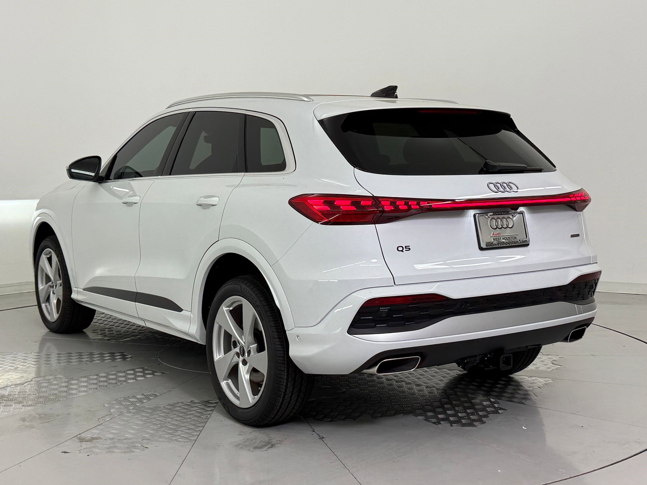 2025 Audi Q5 2.0T Premium Plus photo 2