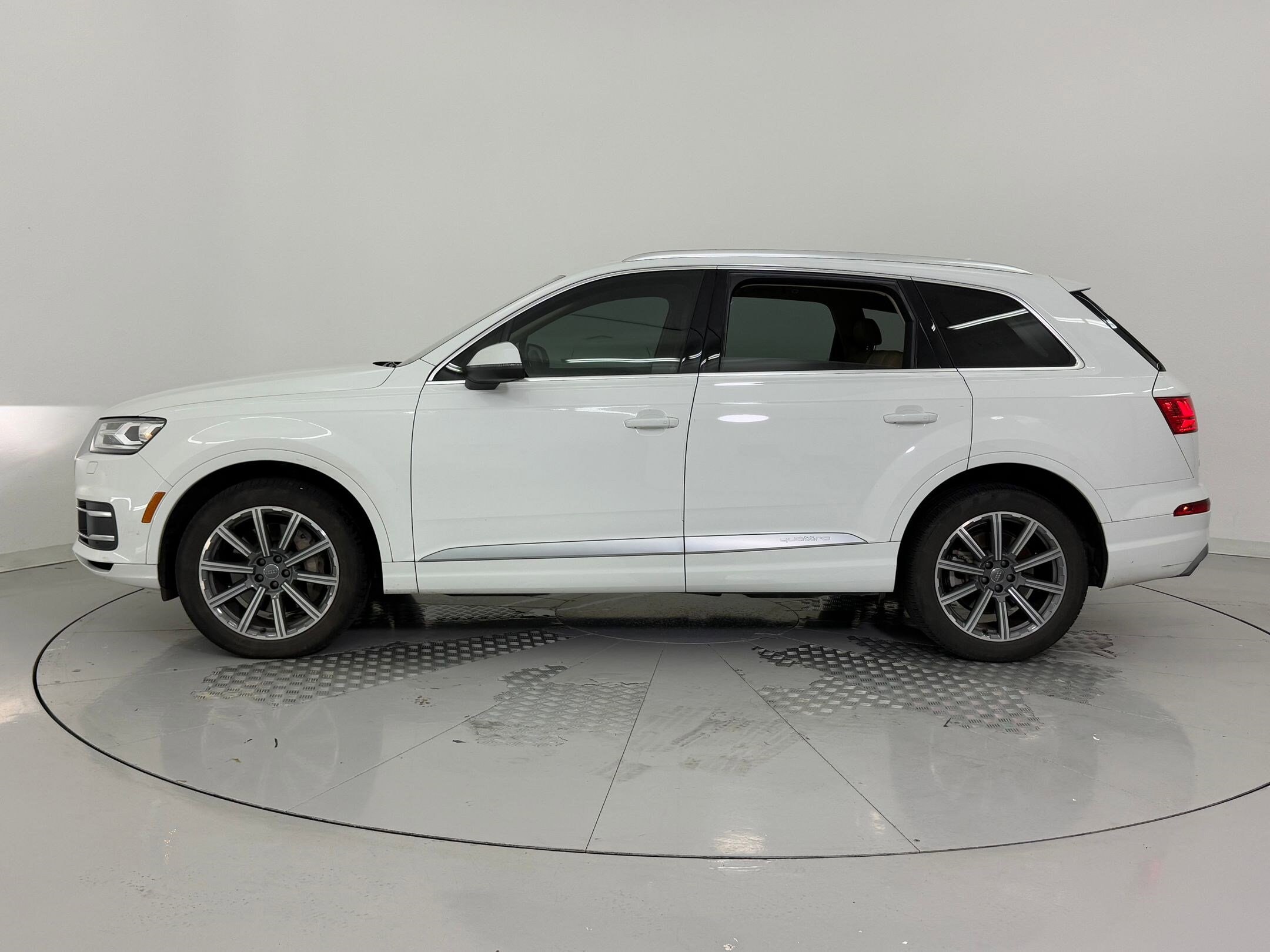 2019 Audi Q7 Premium photo 2