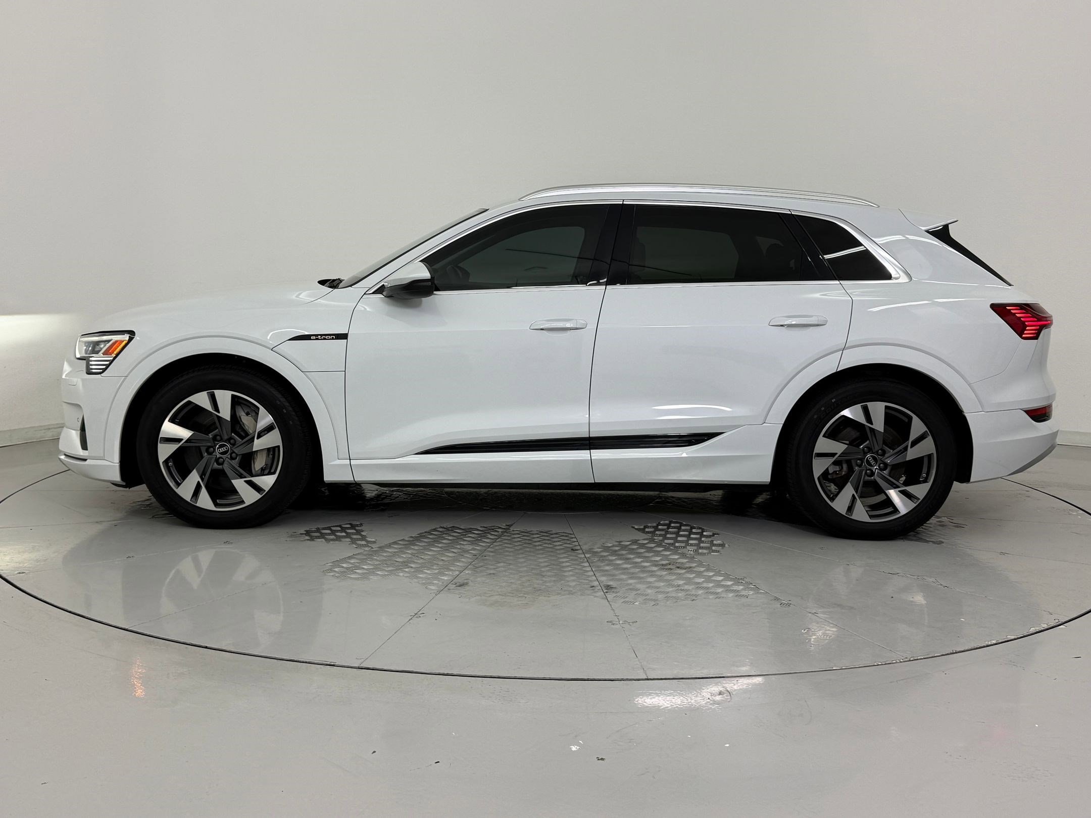 Used 2022 Audi e-tron Premium with VIN WA1AAAGE4NB019570 for sale in Houston, TX