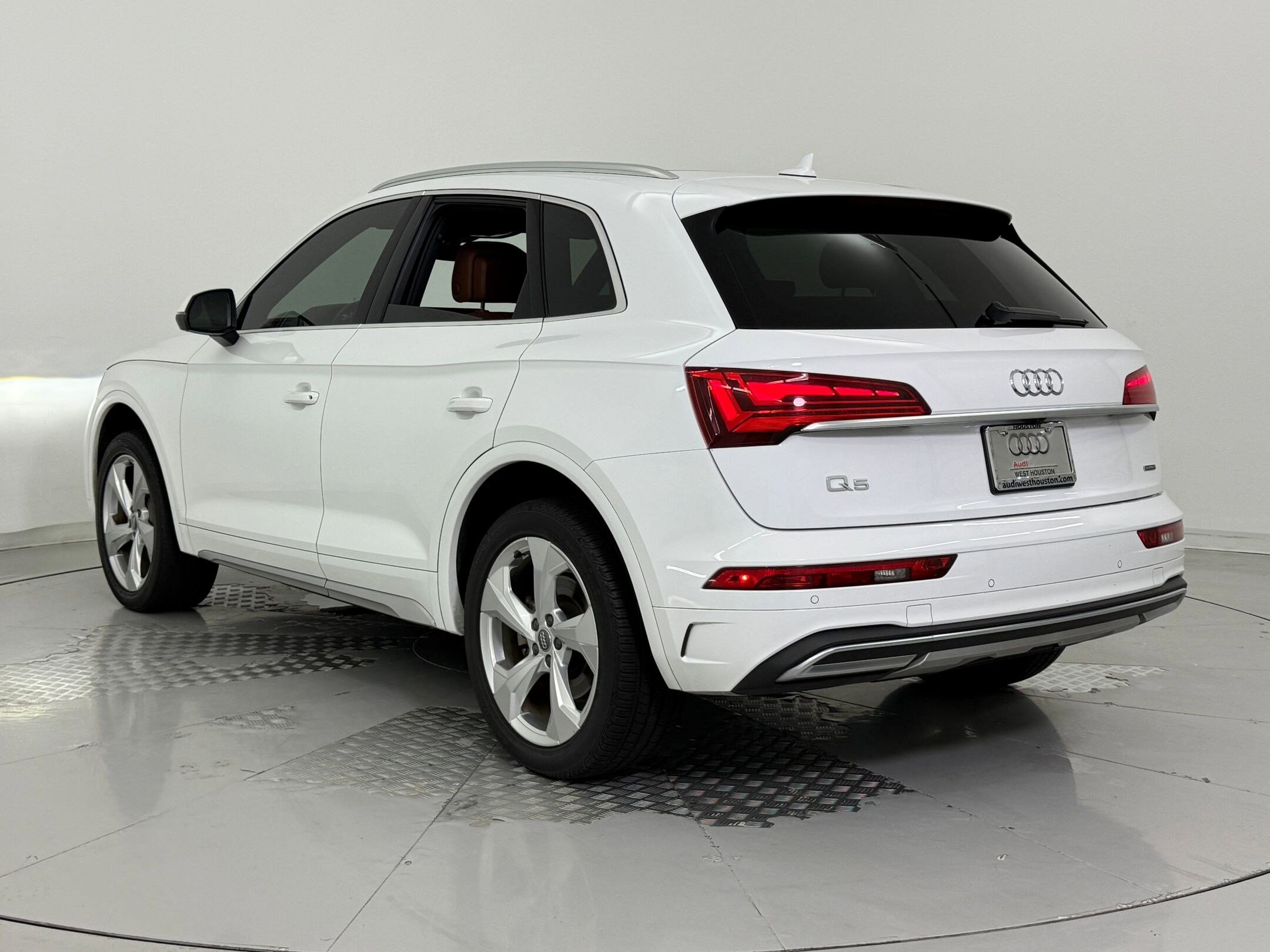 2021 Audi Q5 Premium Plus photo 2