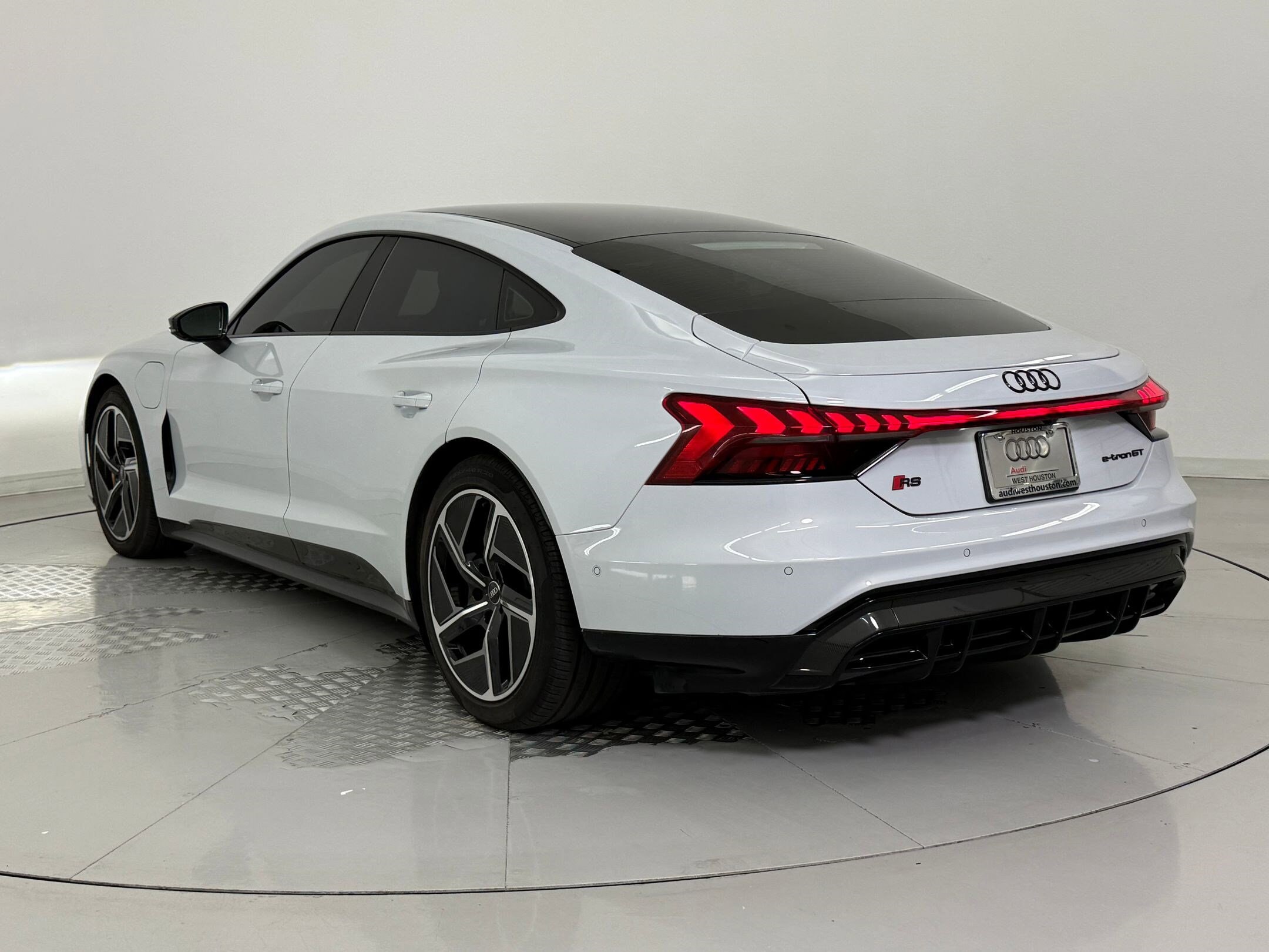 2023 Audi RS e-tron GT Base photo 3