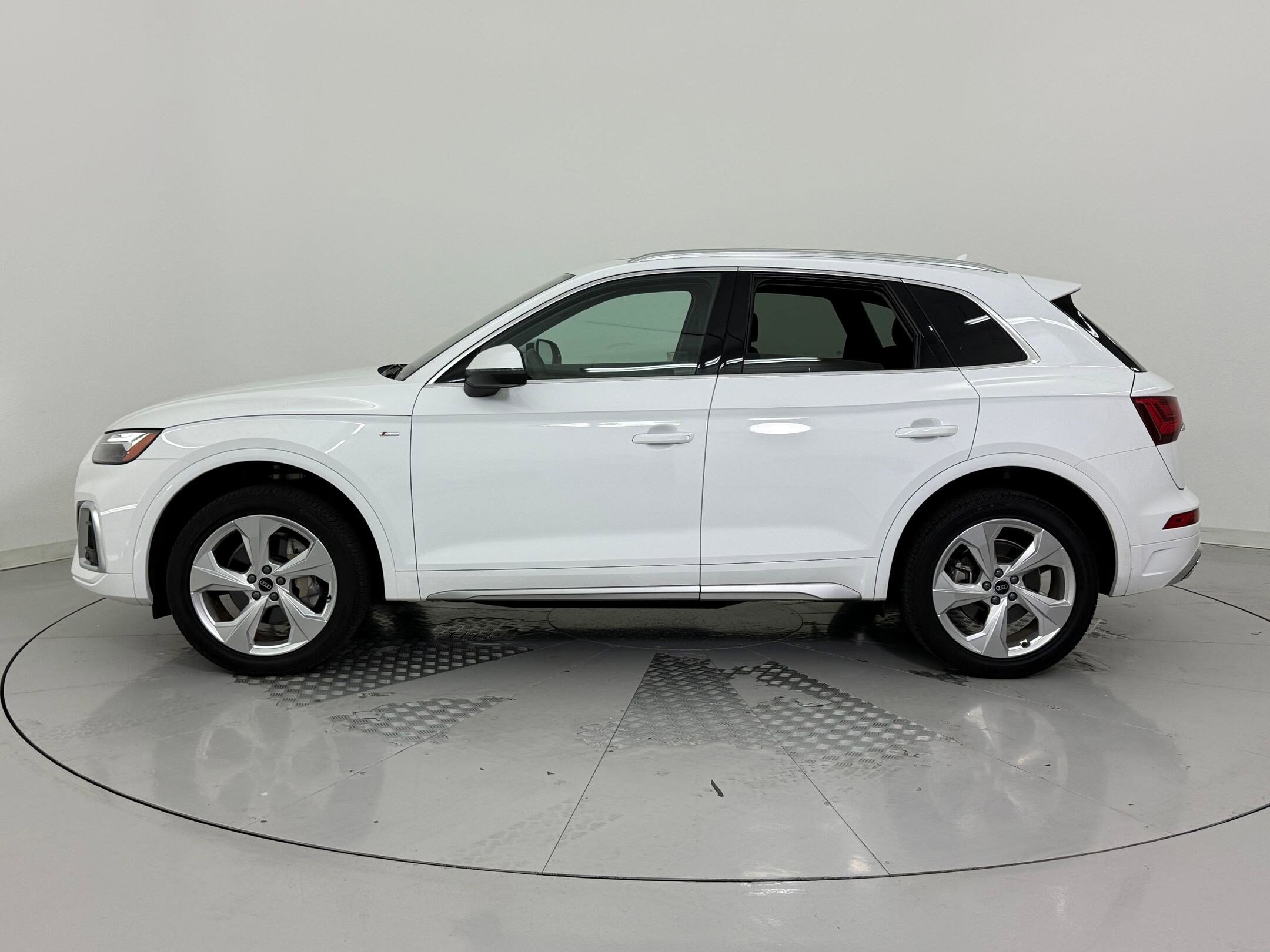 2025 Audi Q5 S line Premium Plus photo 2